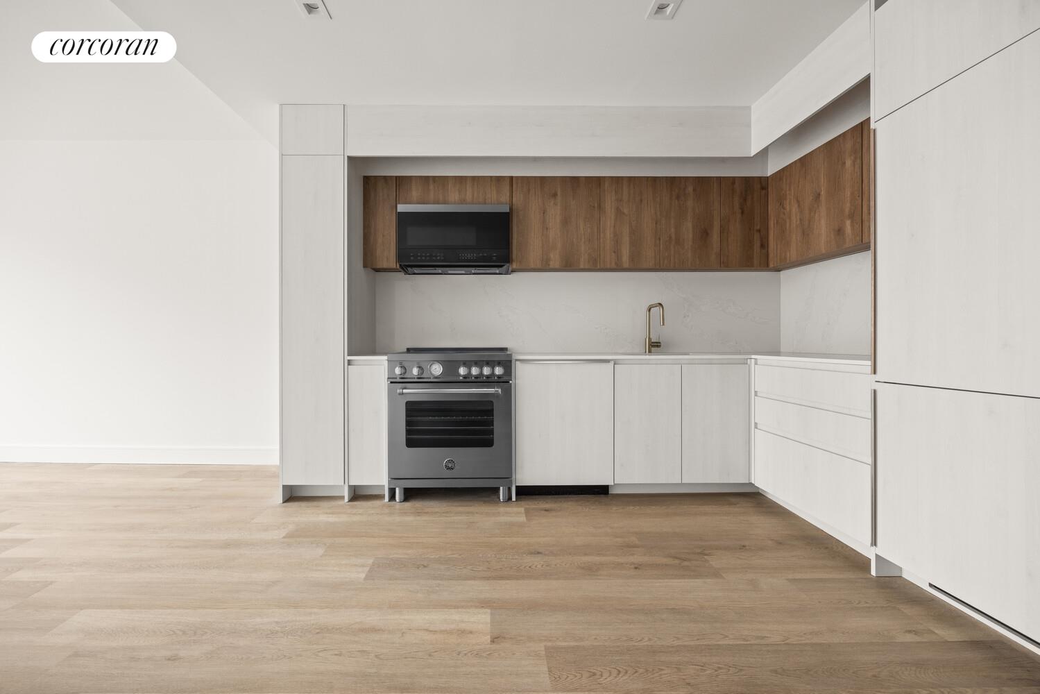 #3 photo, 644 E 14TH Street, مانهاتن East Village , NY 10009