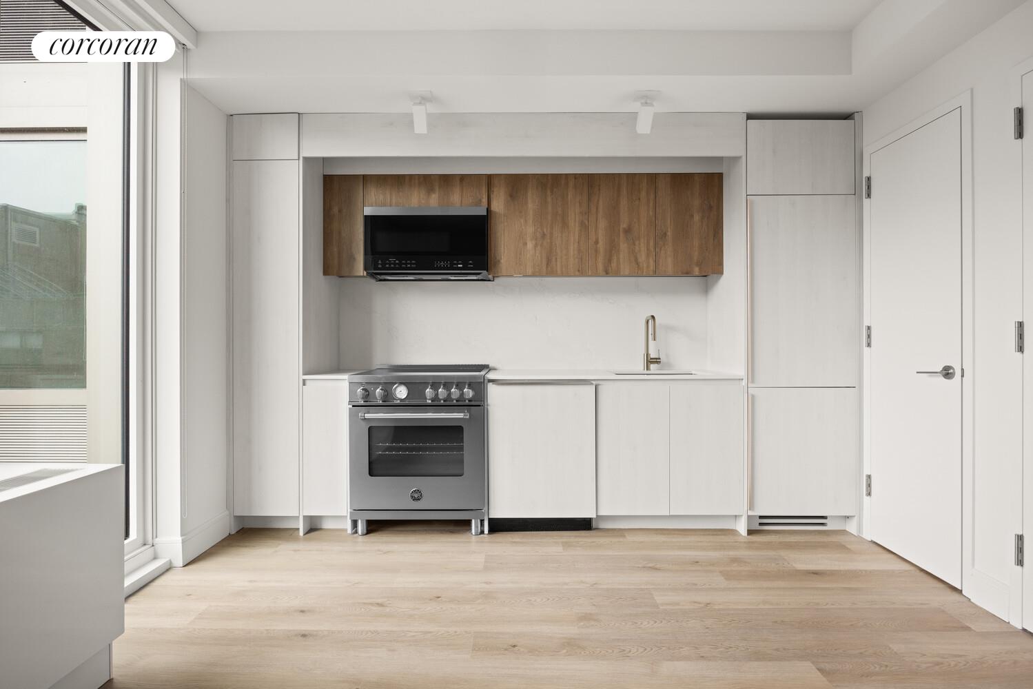 #4 photo, 644 E 14TH Street, مانهاتن East Village , NY 10009