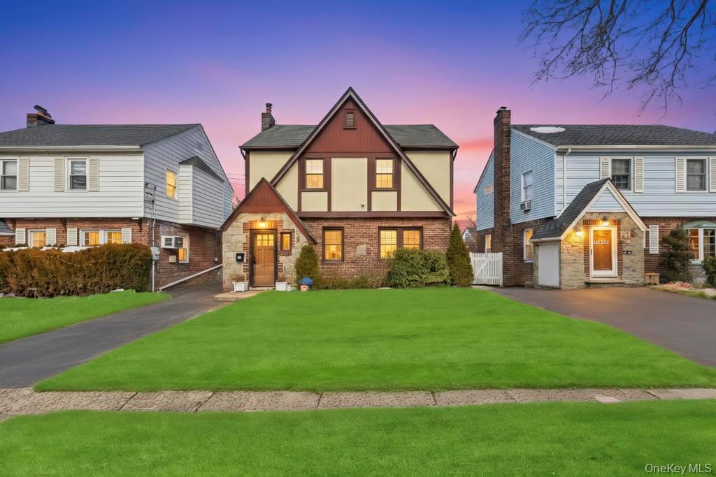 #1 photo, 970 Benris Avenue, Franklin Square , NY 11010