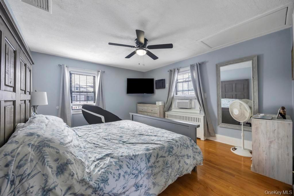 #13 photo, 970 Benris Avenue, Franklin Square , NY 11010