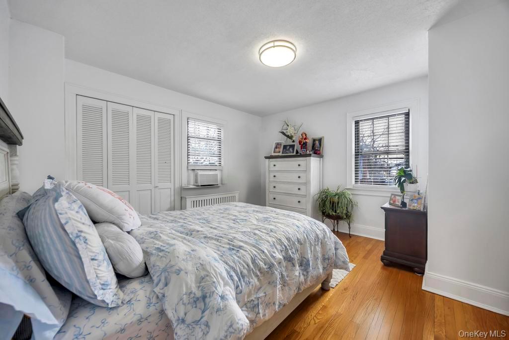 #17 photo, 970 Benris Avenue, Franklin Square , NY 11010