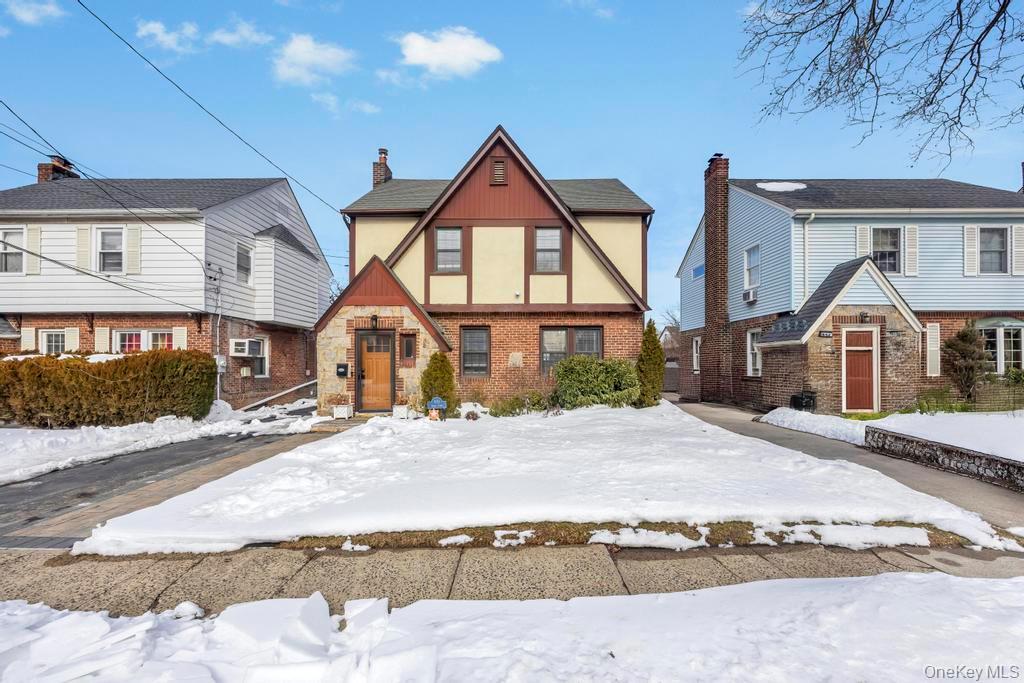 #2 photo, 970 Benris Avenue, Franklin Square , NY 11010