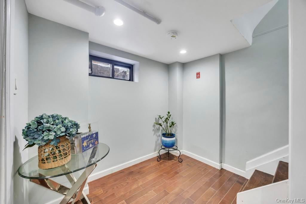 #20 photo, 970 Benris Avenue, Franklin Square , NY 11010