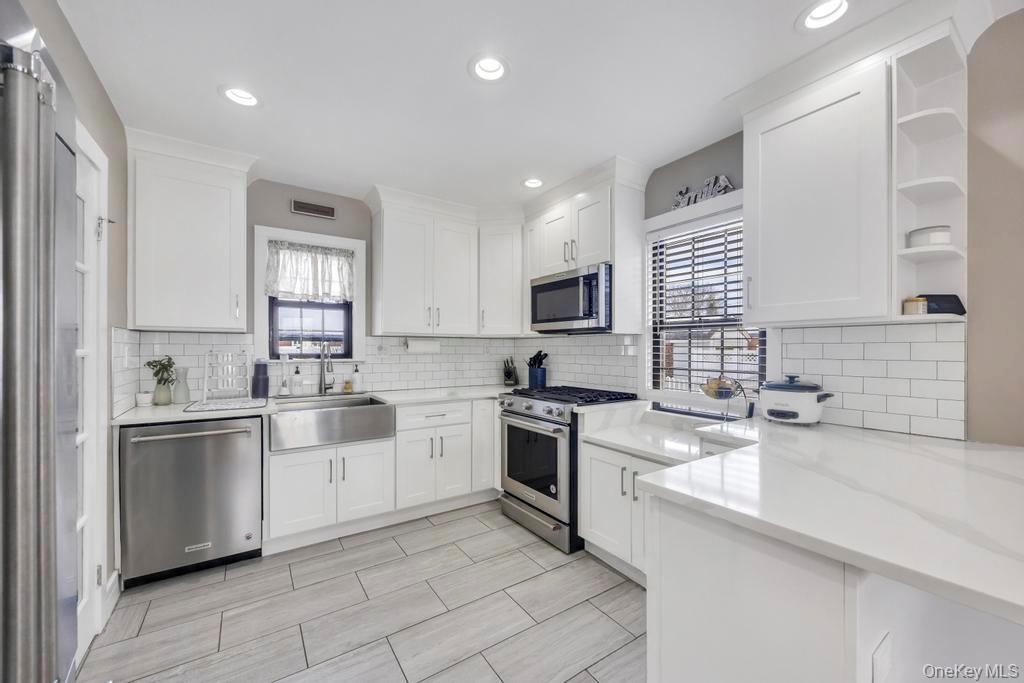 #8 photo, 970 Benris Avenue, Franklin Square , NY 11010