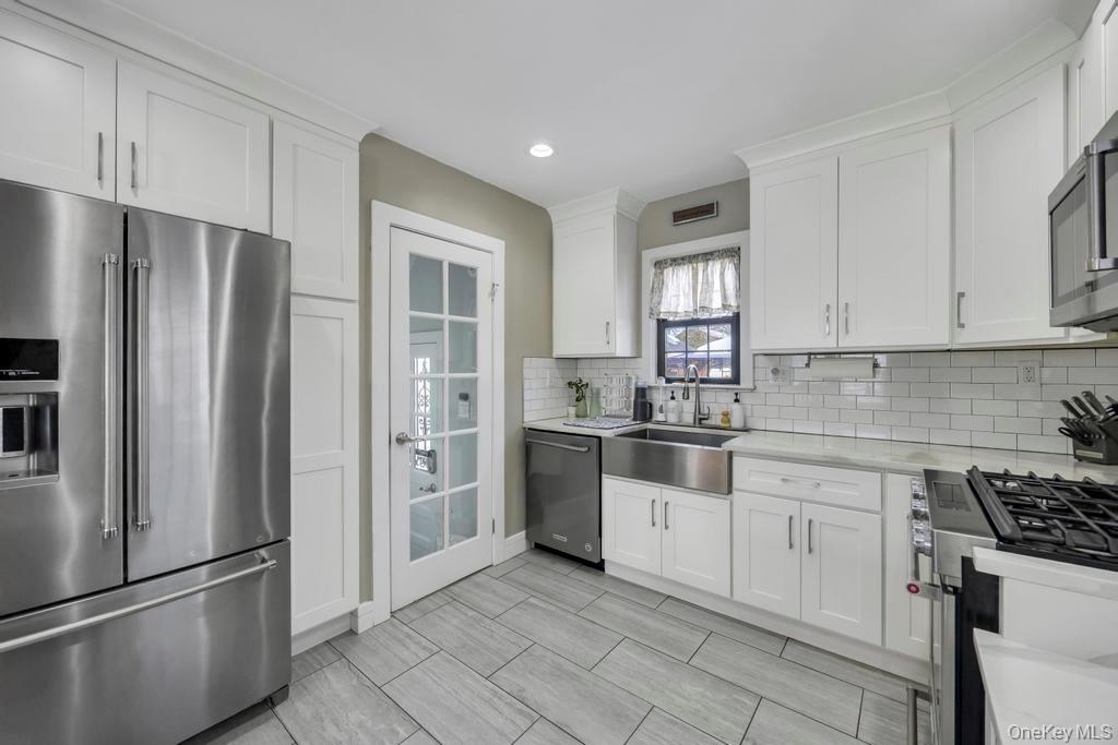 #9 photo, 970 Benris Avenue, Franklin Square , NY 11010