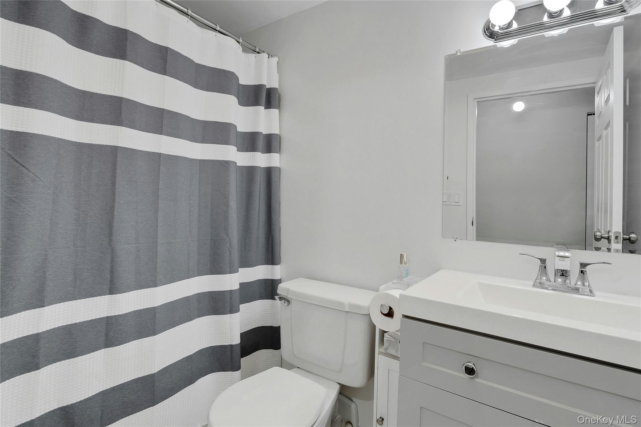 #12 photo, 777 N MacQuesten, Fleetwood , NY 10522