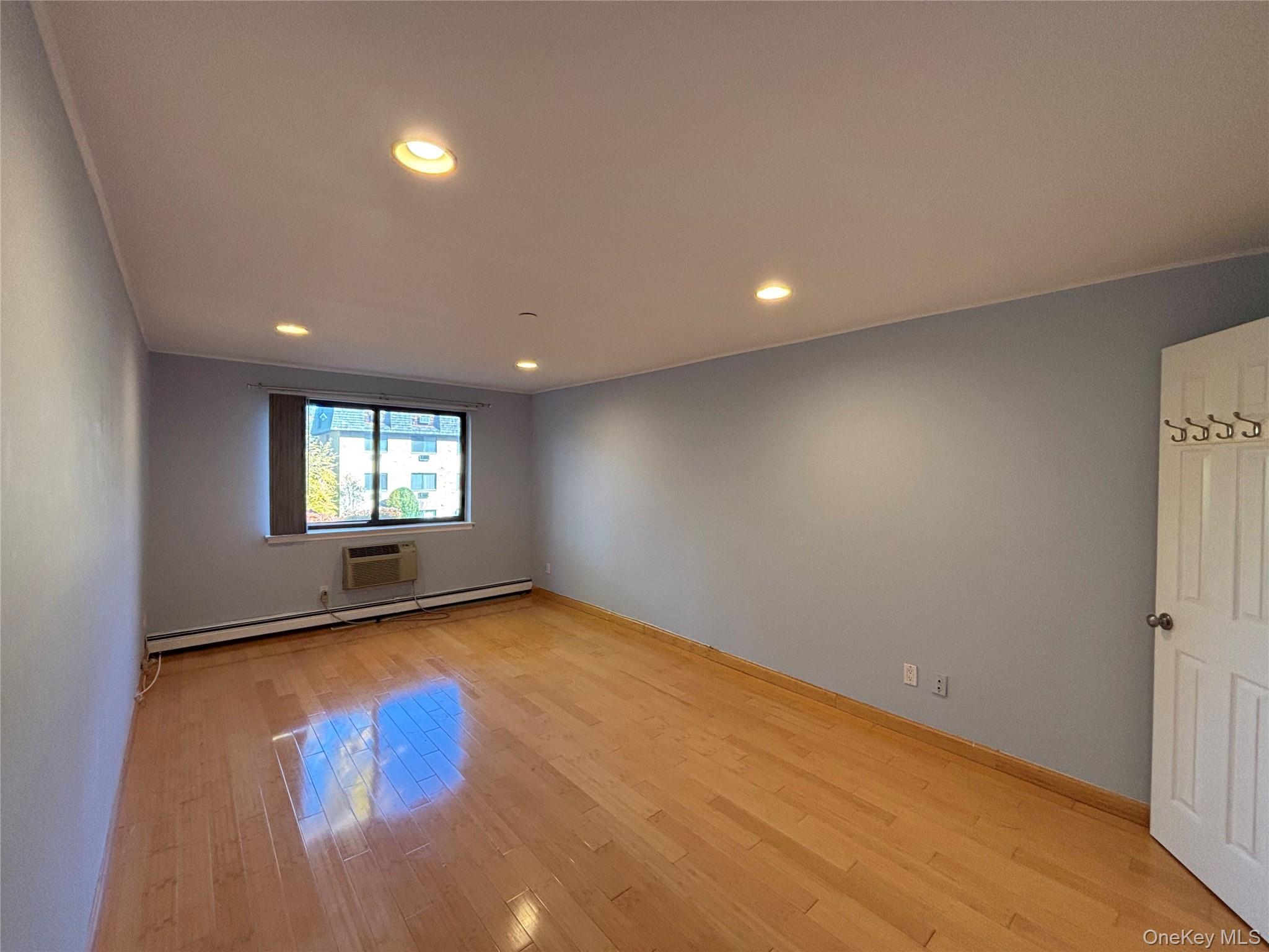 #13 photo, 508 Central Park Avenue, 뉴욕주 Scarsdale , NY 10583