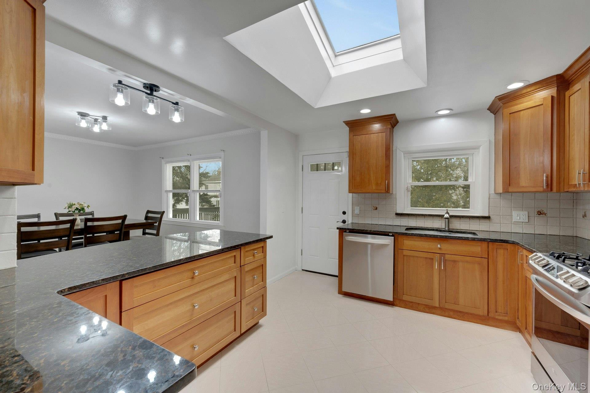 #8 photo, 84 Palmer Avenue, Scarsdale , NY 10583