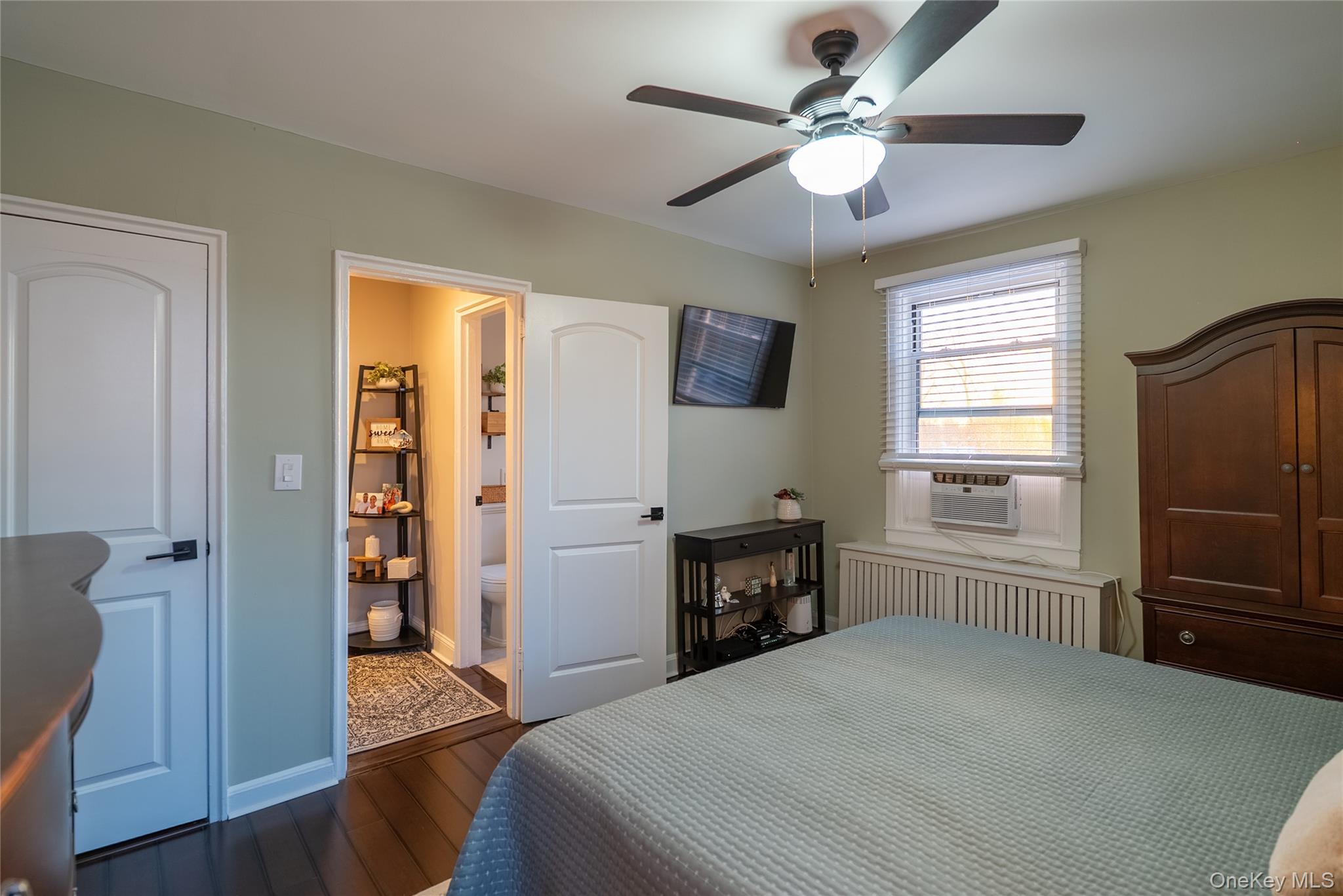 #12 photo, 12 Edwards Street, Roslyn Heights , NY 11577