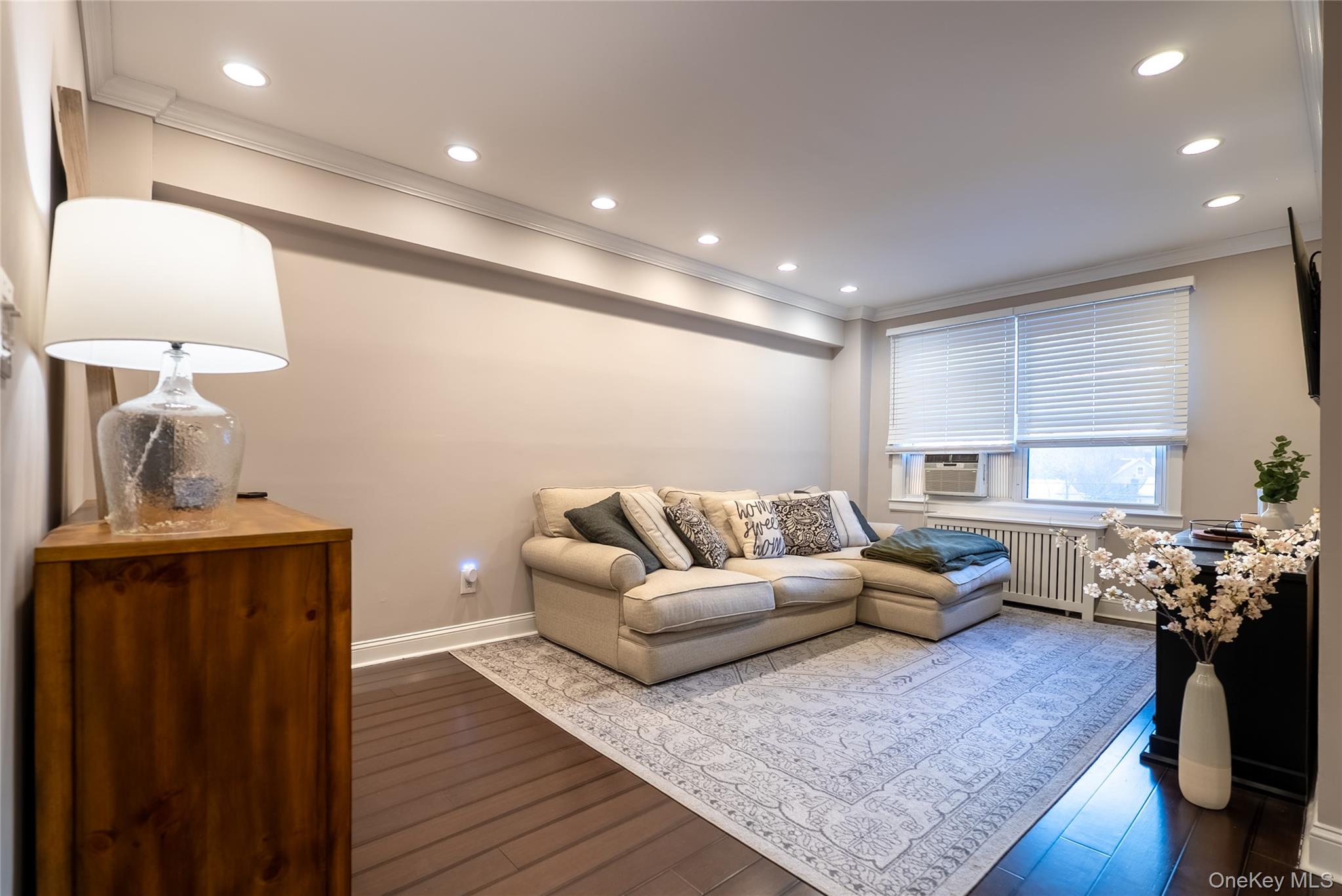 #4 photo, 12 Edwards Street, Roslyn Heights , NY 11577