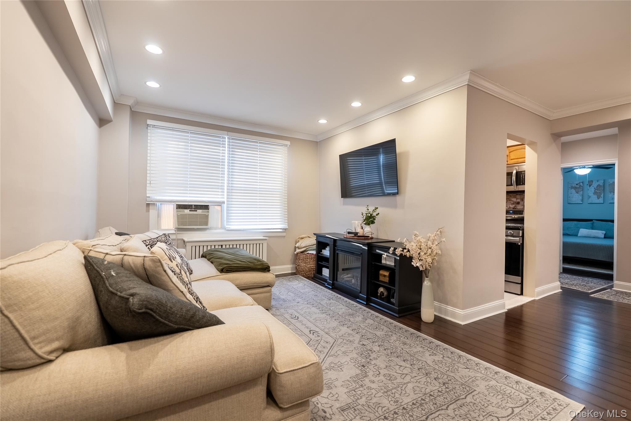 #5 photo, 12 Edwards Street, Roslyn Heights , NY 11577