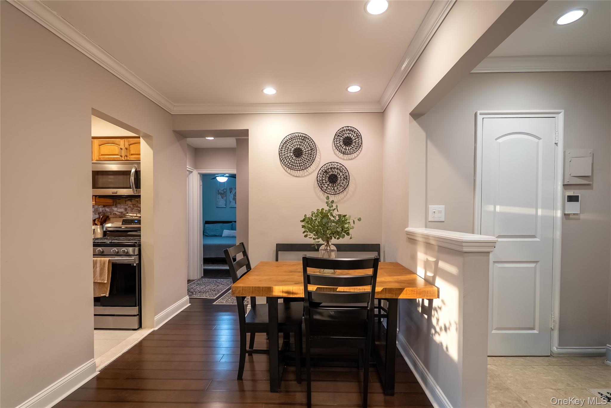 #7 photo, 12 Edwards Street, Roslyn Heights , NY 11577