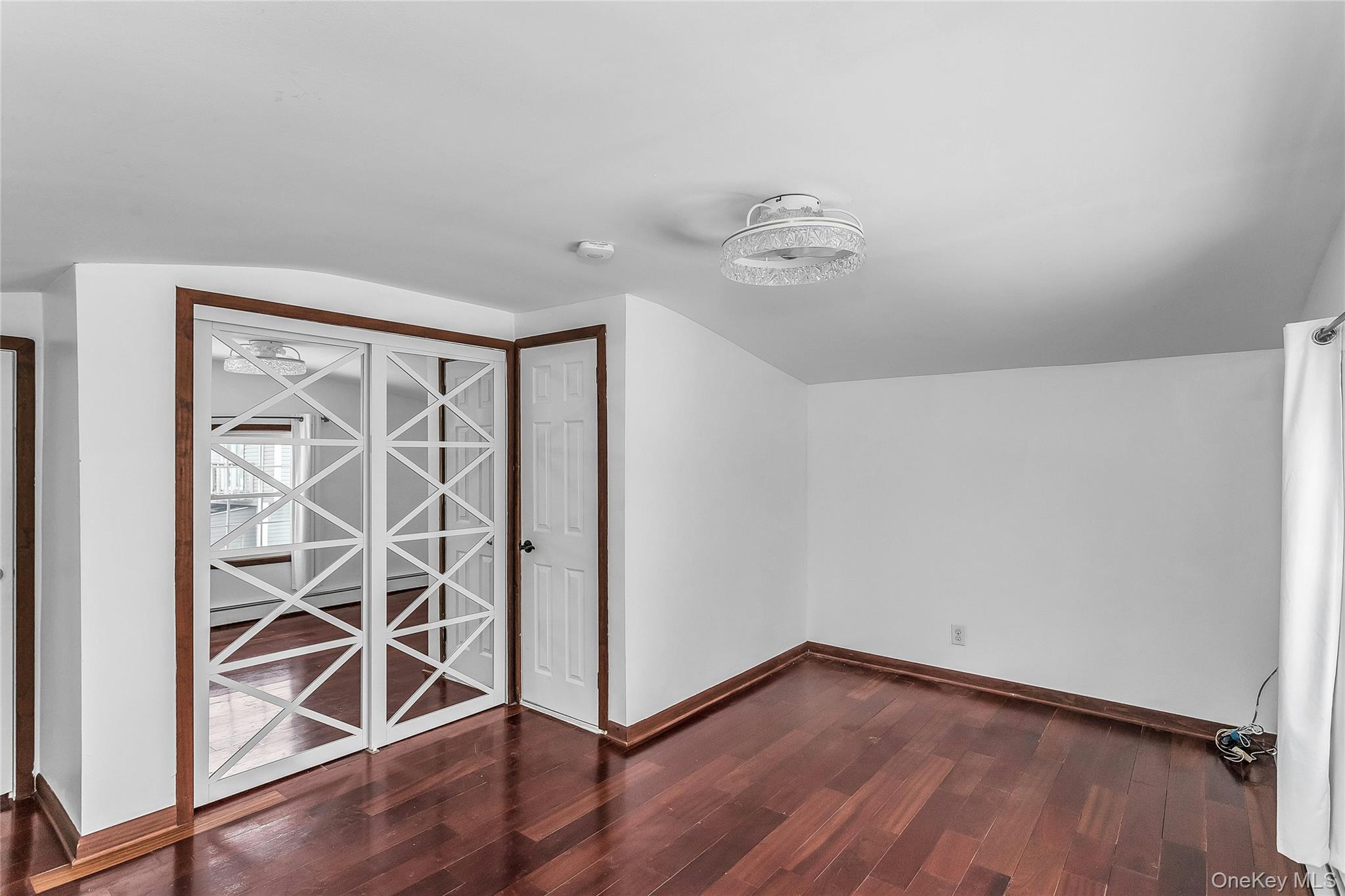 #16 photo, 524 Jerusalem Avenue, Hicksville , NY 11801