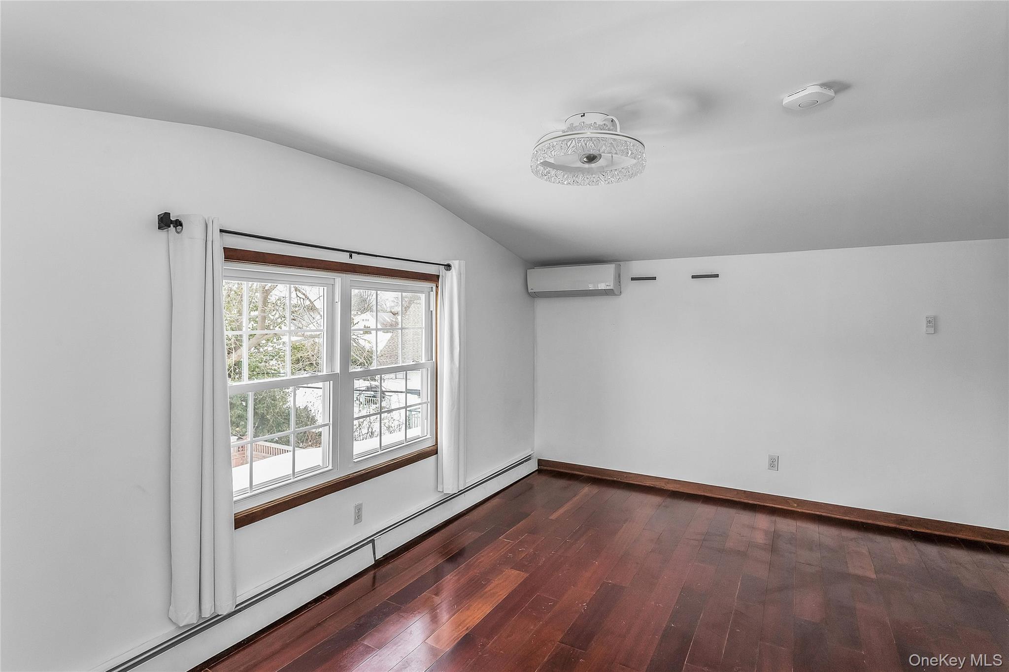 #17 photo, 524 Jerusalem Avenue, Hicksville , NY 11801