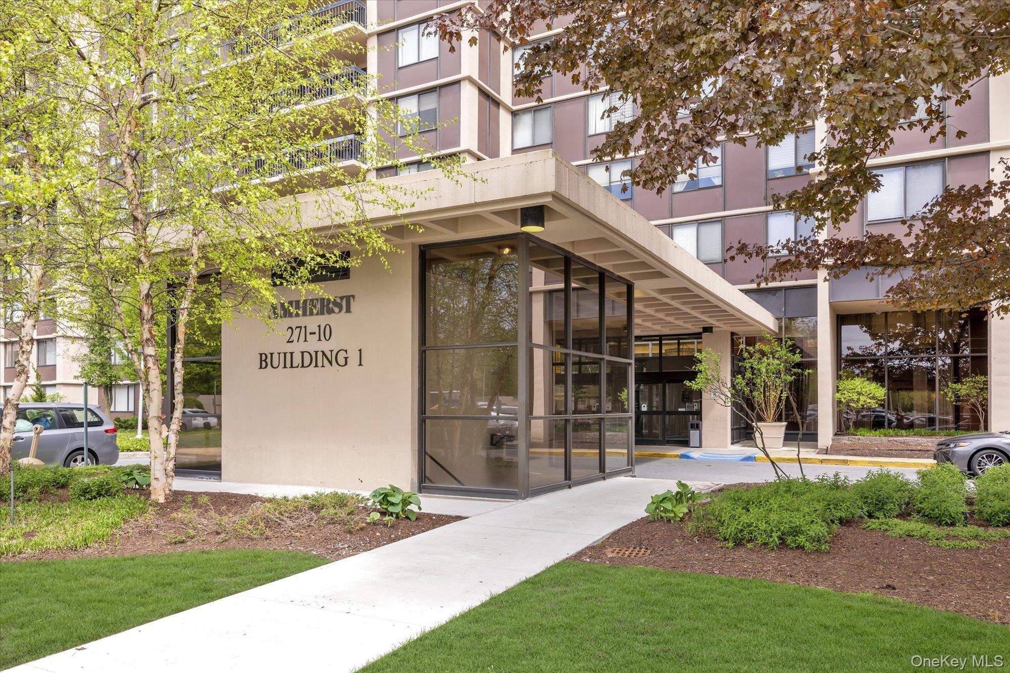 #1 photo, 271-10 Grand Central Pkwy, Куинс ‖ Floral Park , NY 11005