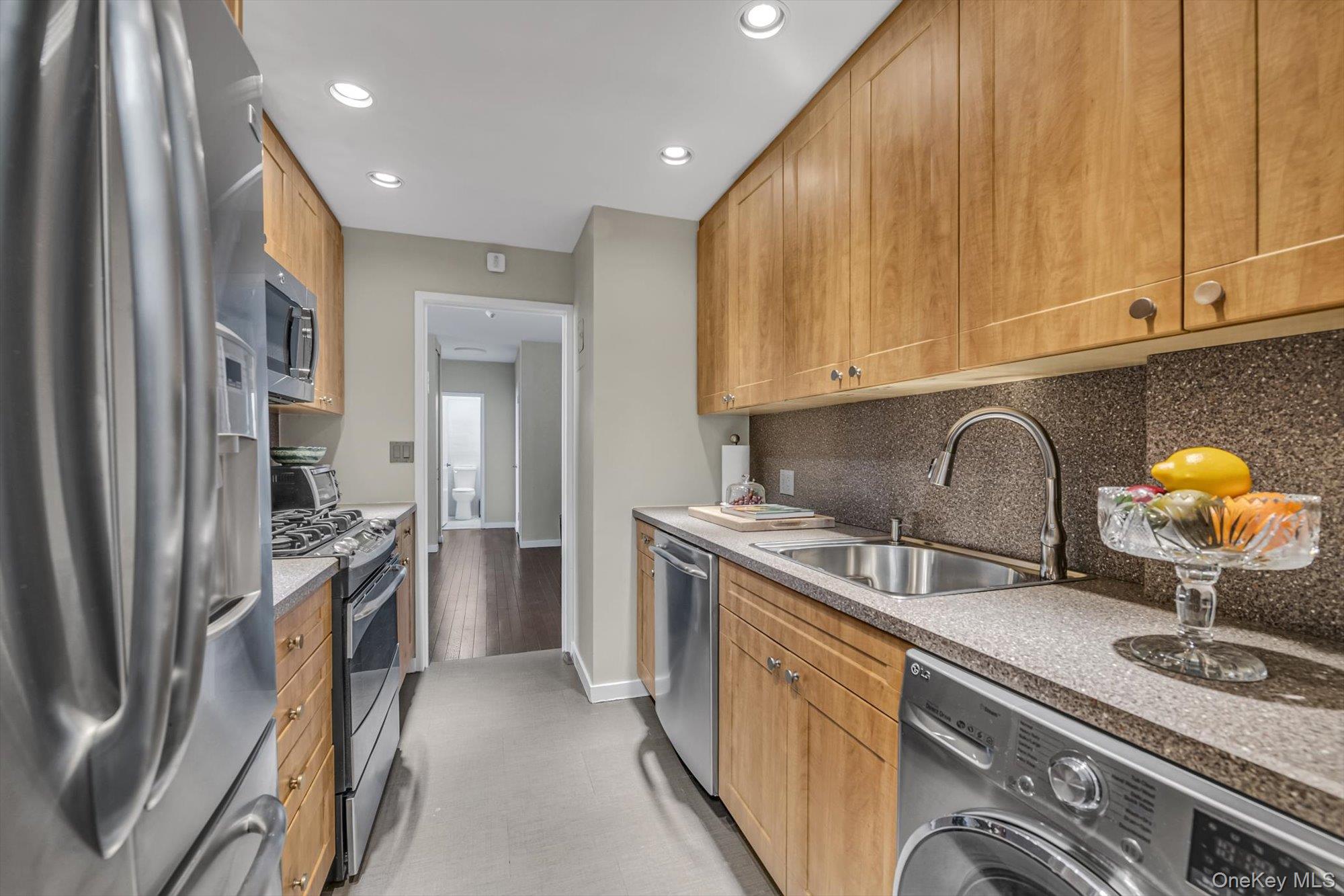 #6 photo, 271-10 Grand Central Pkwy, Куинс ‖ Floral Park , NY 11005