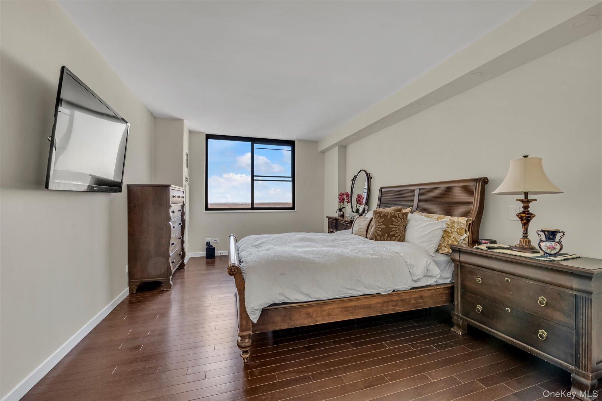 #7 photo, 271-10 Grand Central Pkwy, Куинс ‖ Floral Park , NY 11005