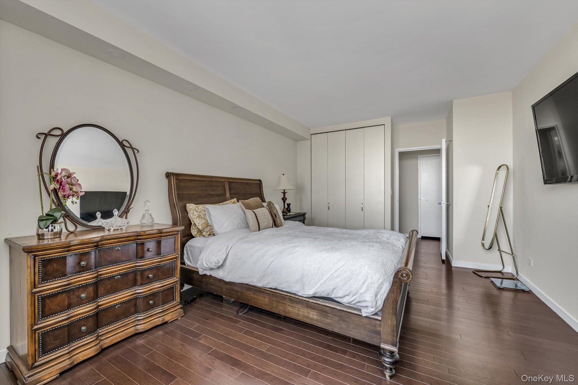 #8 photo, 271-10 Grand Central Pkwy, Куинс ‖ Floral Park , NY 11005