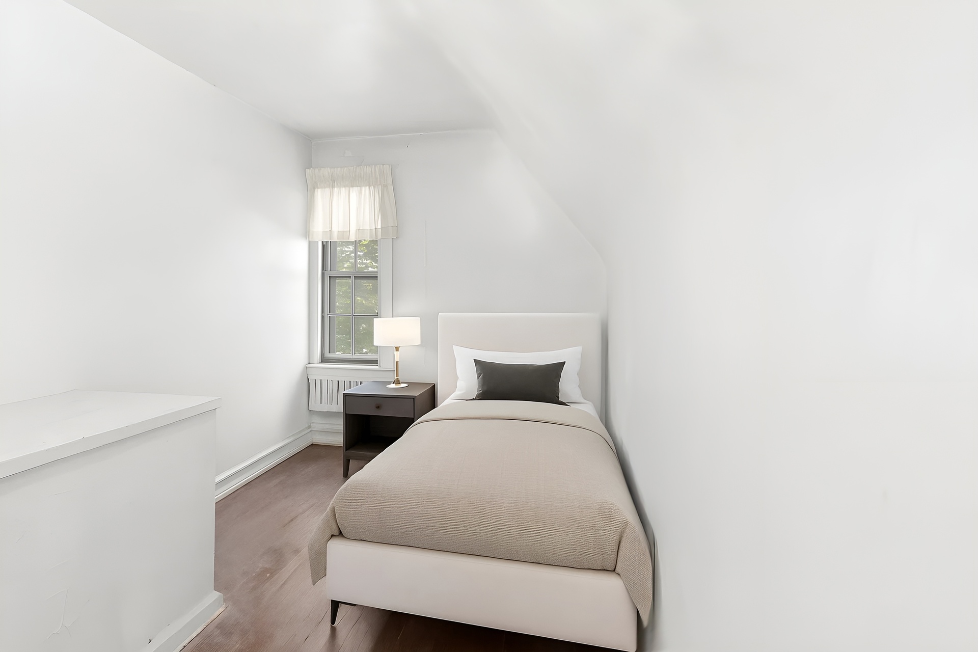 #15 photo, 39-61 44th Street, Sunnyside Gardens , NY 11104