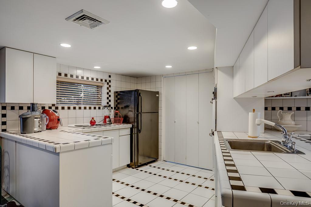 #17 photo, 900 Kilmer Lane, North Woodmere , NY 11581