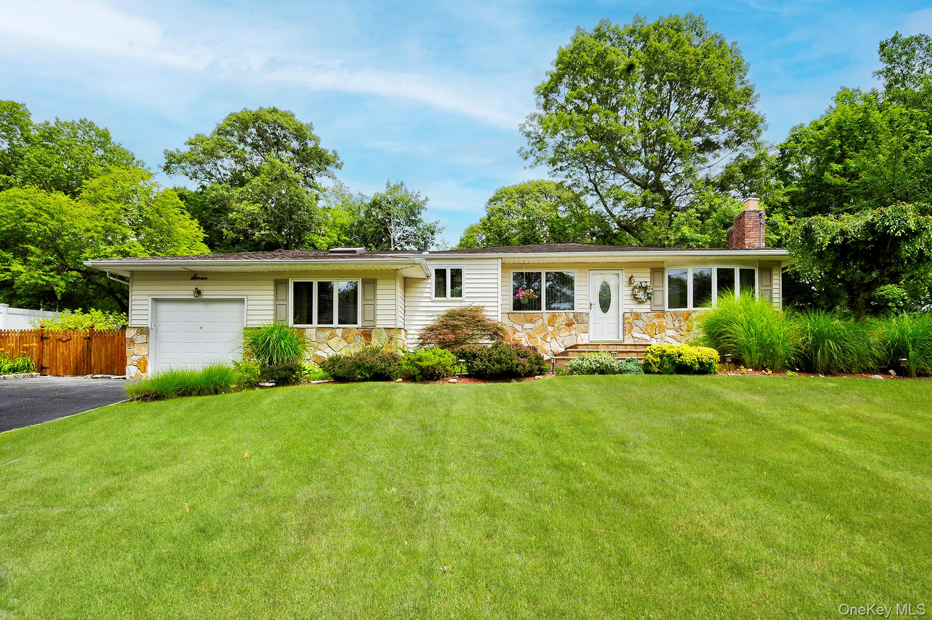 #1 photo, 7 Bartel Place, South Huntington , NY 11746