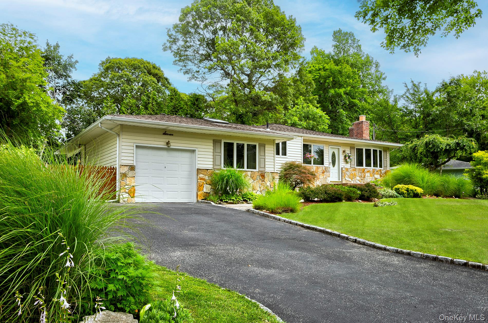 #2 photo, 7 Bartel Place, South Huntington , NY 11746