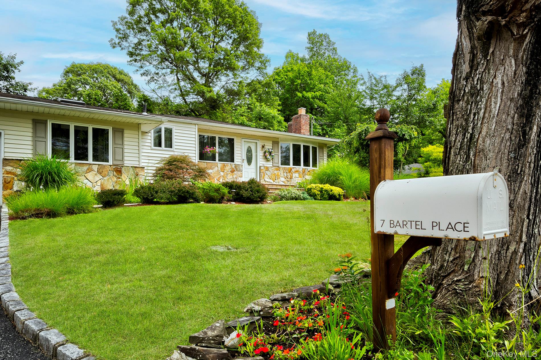 #20 photo, 7 Bartel Place, South Huntington , NY 11746