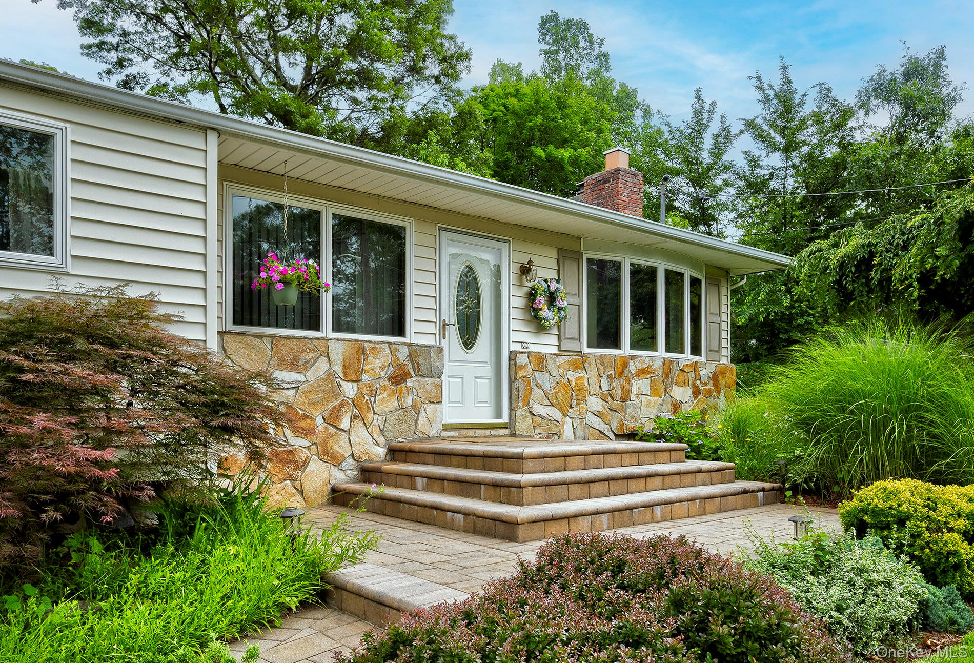 #4 photo, 7 Bartel Place, South Huntington , NY 11746