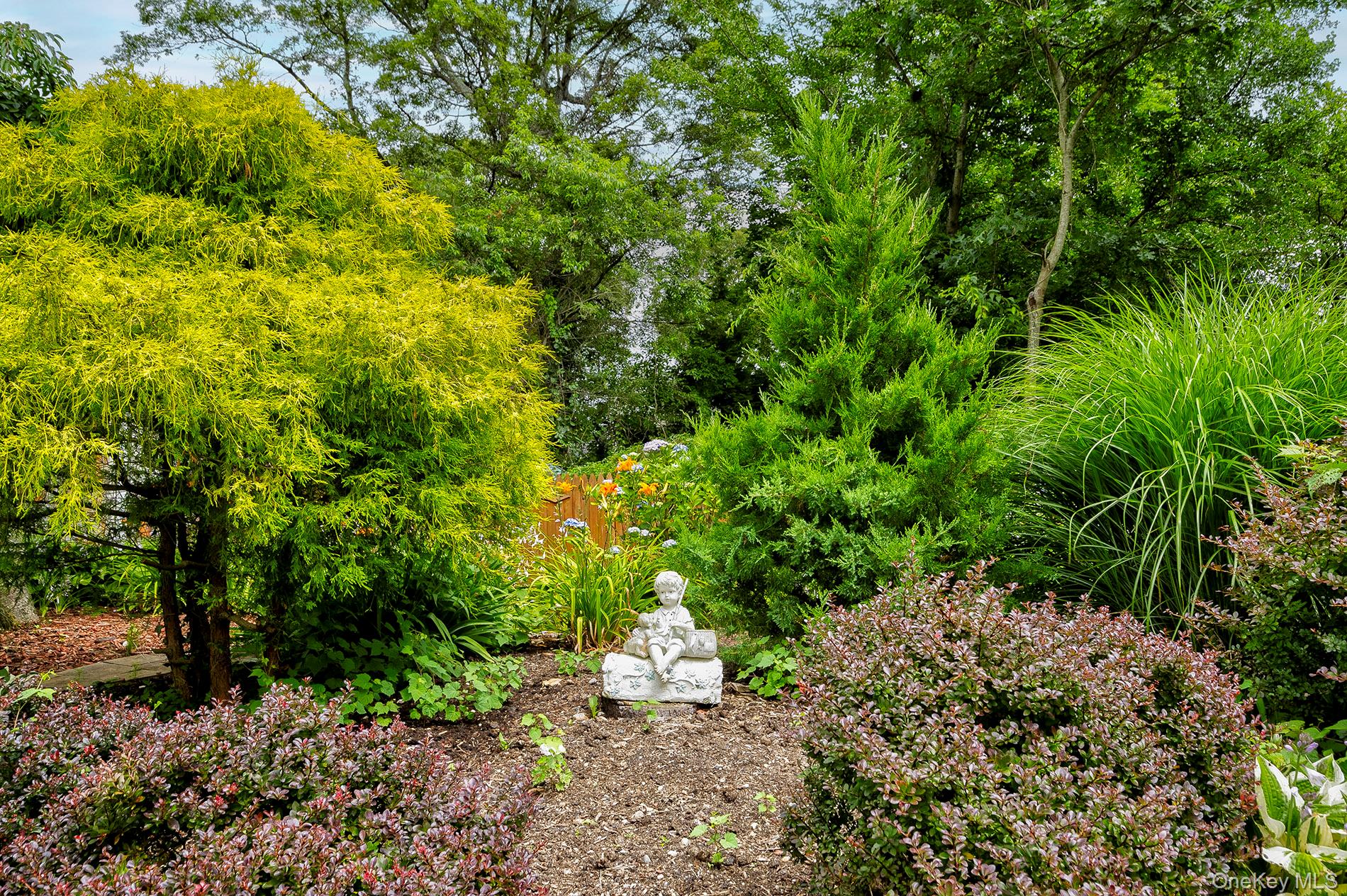 #8 photo, 7 Bartel Place, South Huntington , NY 11746