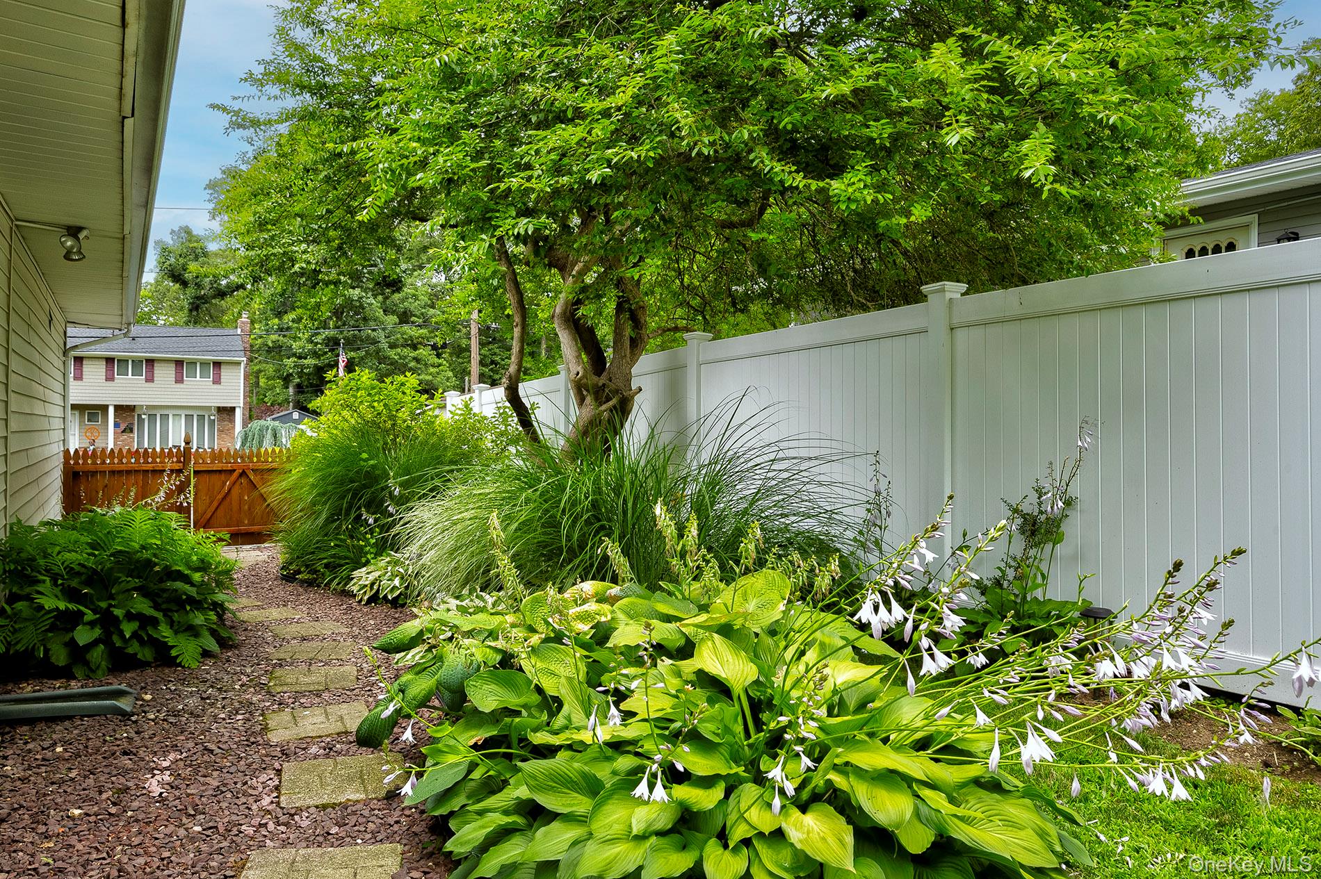 #9 photo, 7 Bartel Place, South Huntington , NY 11746