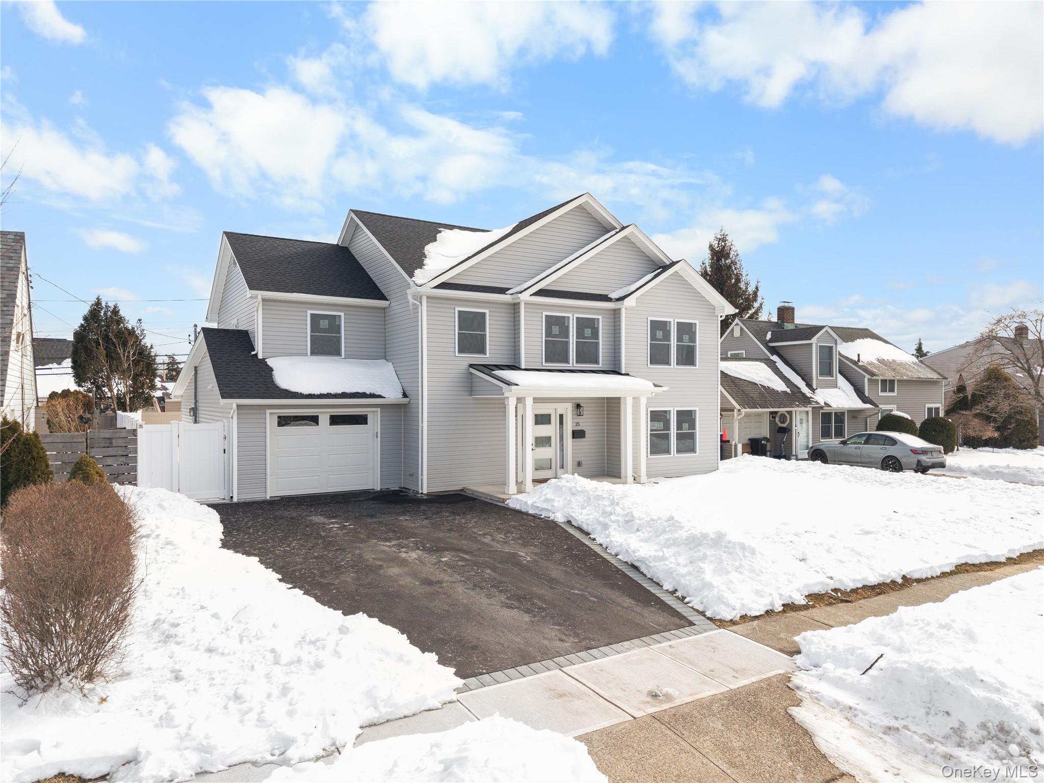 #1 photo, 25 Furrow Lane, नासाउ काउंटी Levittown , NY 11756