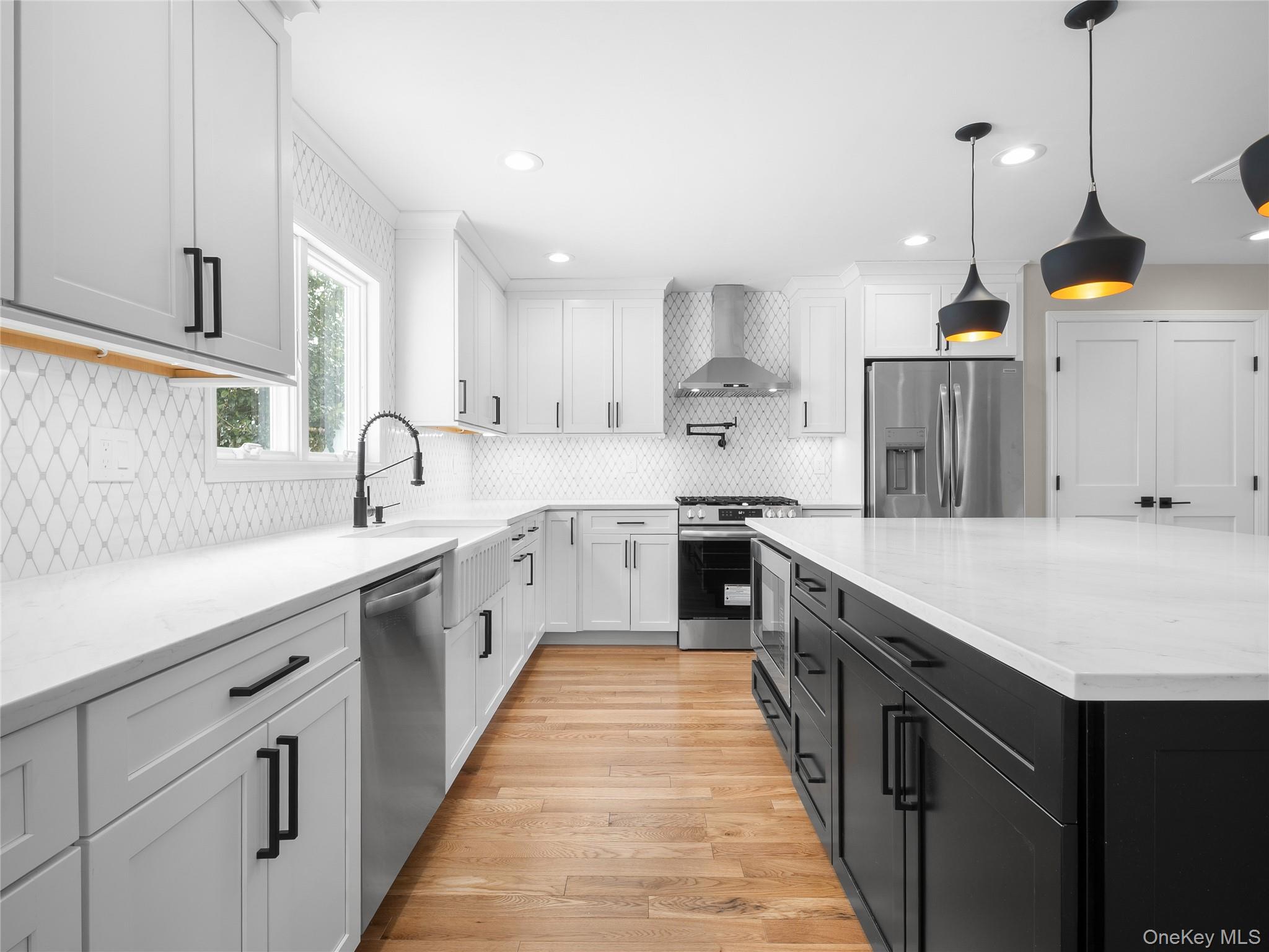 #10 photo, 25 Furrow Lane, नासाउ काउंटी Levittown , NY 11756