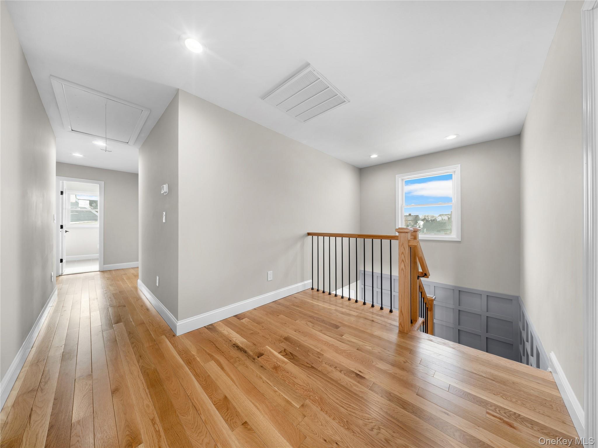 #14 photo, 25 Furrow Lane, नासाउ काउंटी Levittown , NY 11756