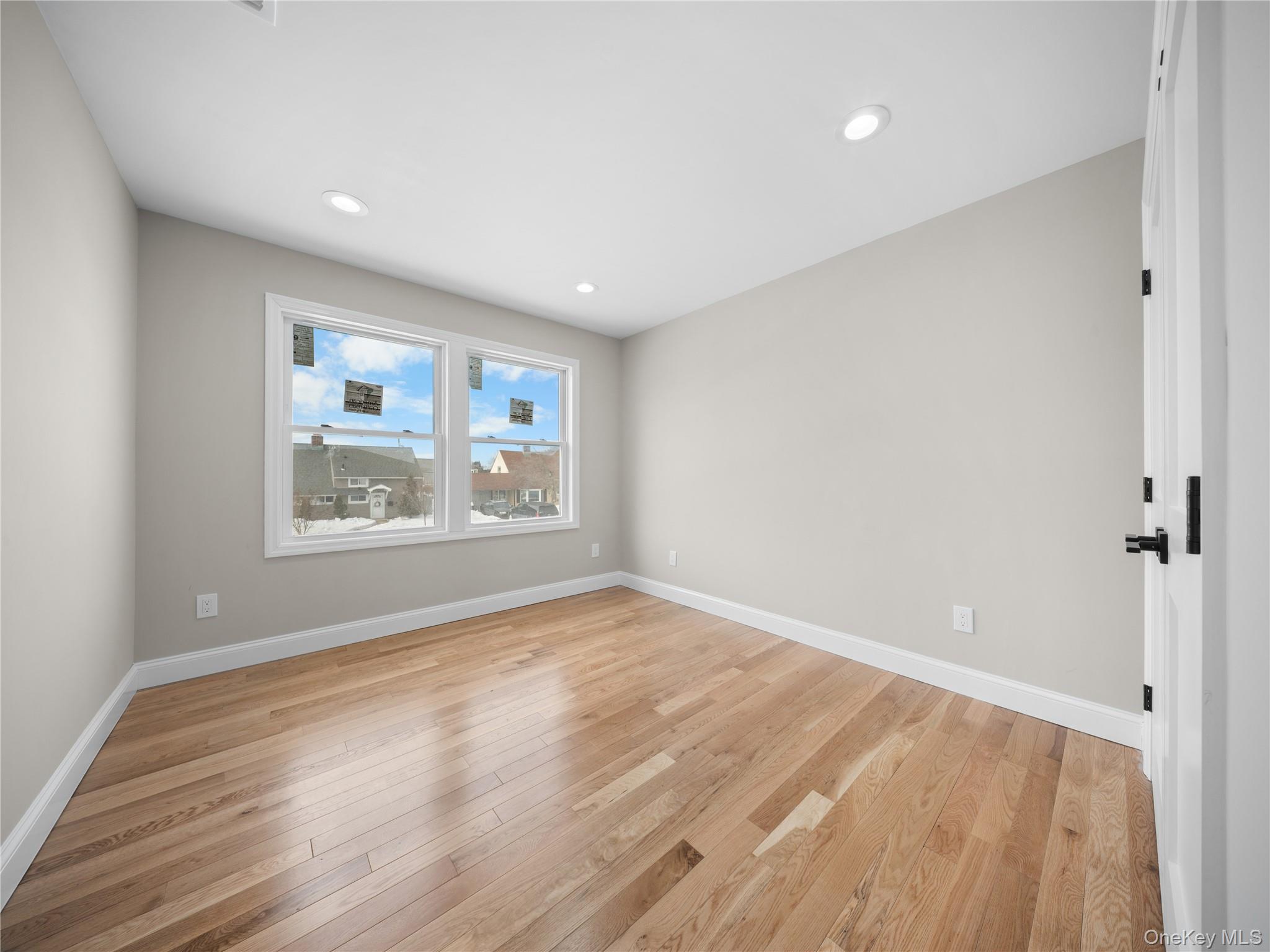 #20 photo, 25 Furrow Lane, नासाउ काउंटी Levittown , NY 11756