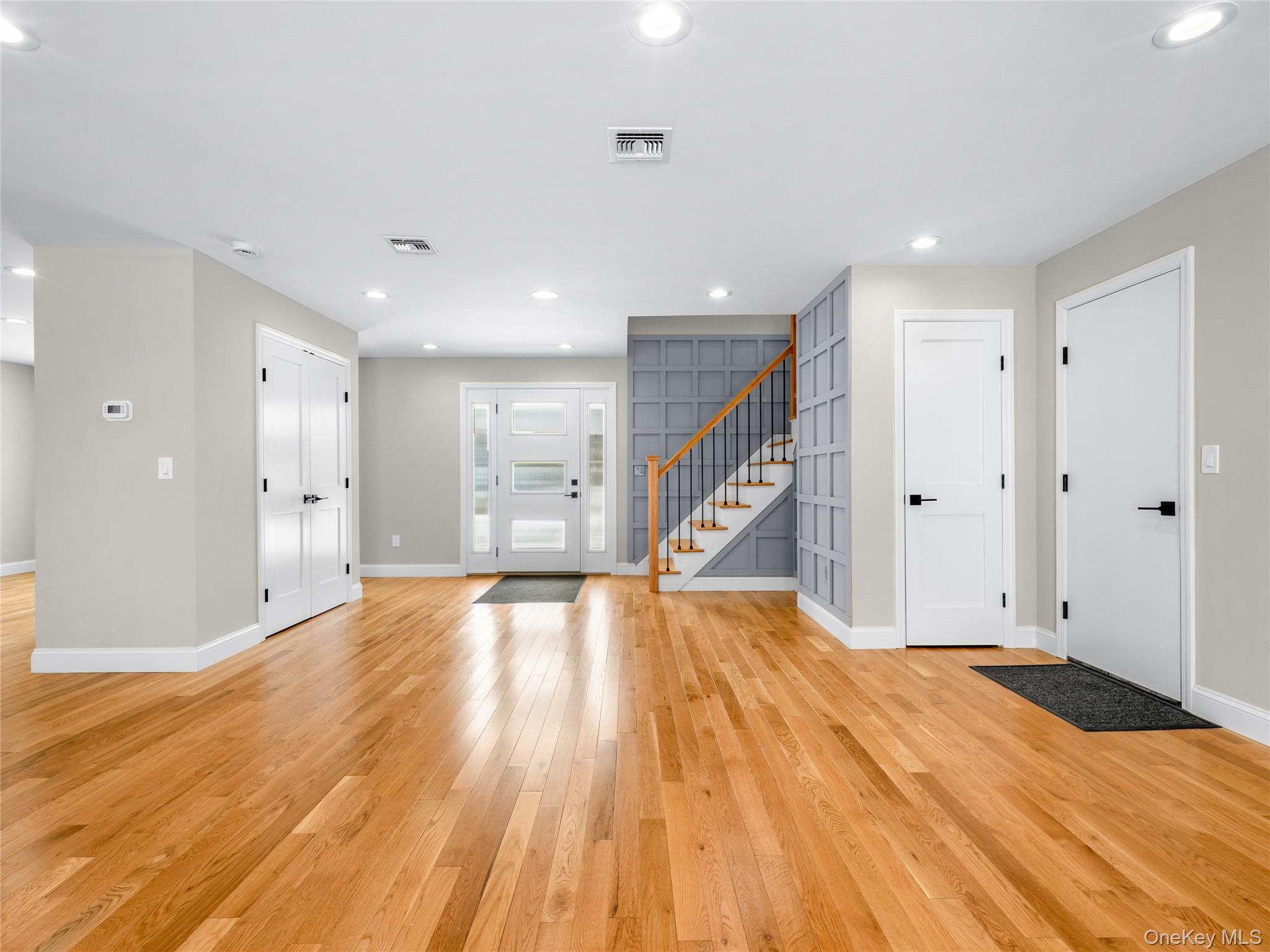 #3 photo, 25 Furrow Lane, नासाउ काउंटी Levittown , NY 11756