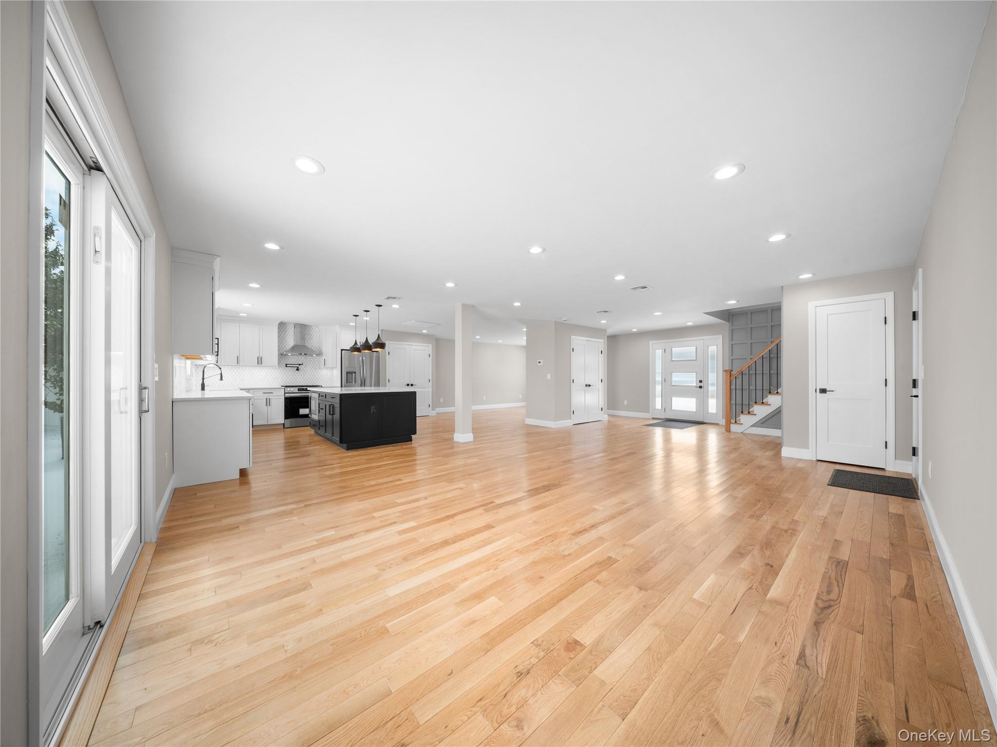 #6 photo, 25 Furrow Lane, नासाउ काउंटी Levittown , NY 11756