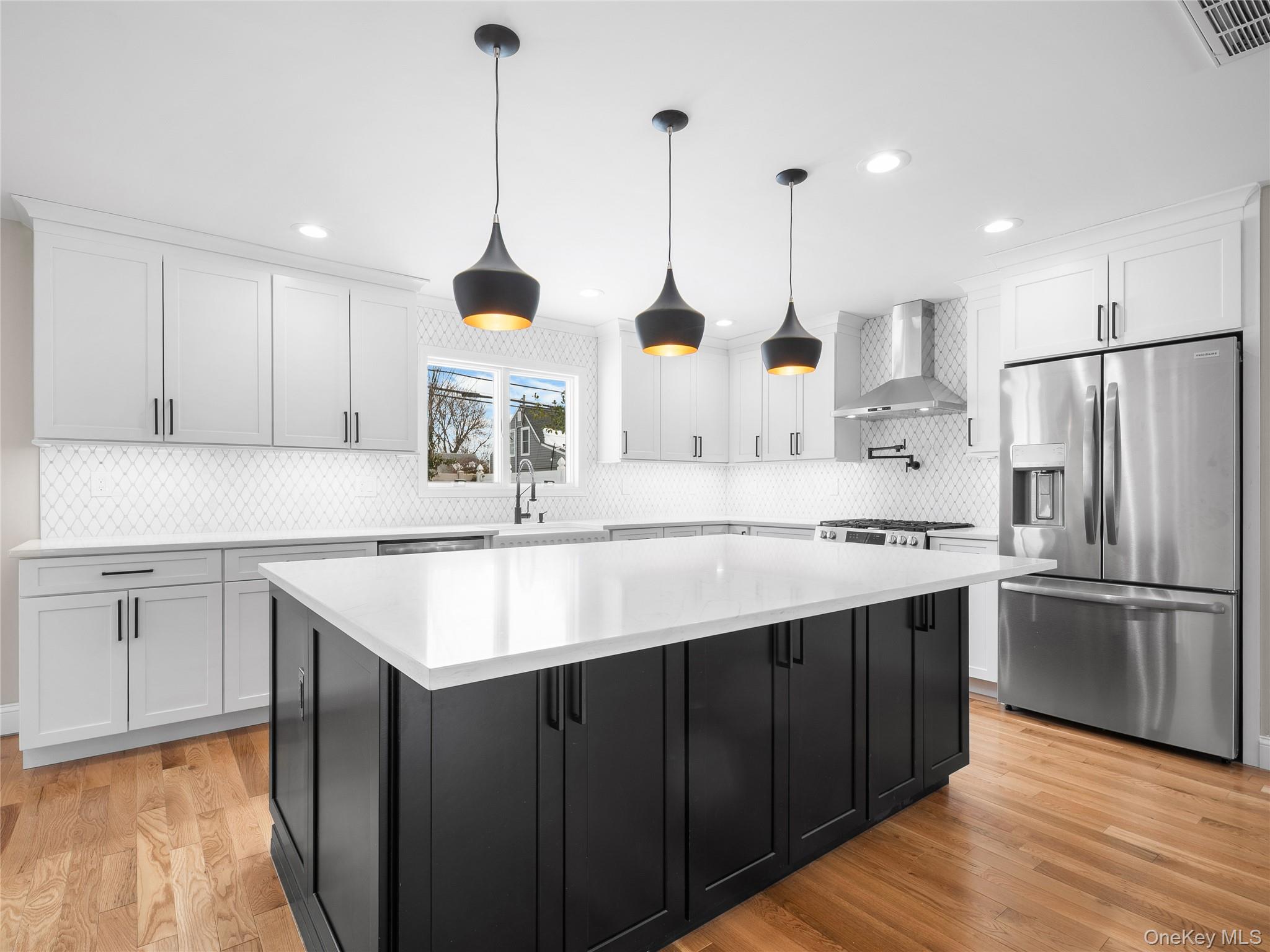 #8 photo, 25 Furrow Lane, नासाउ काउंटी Levittown , NY 11756