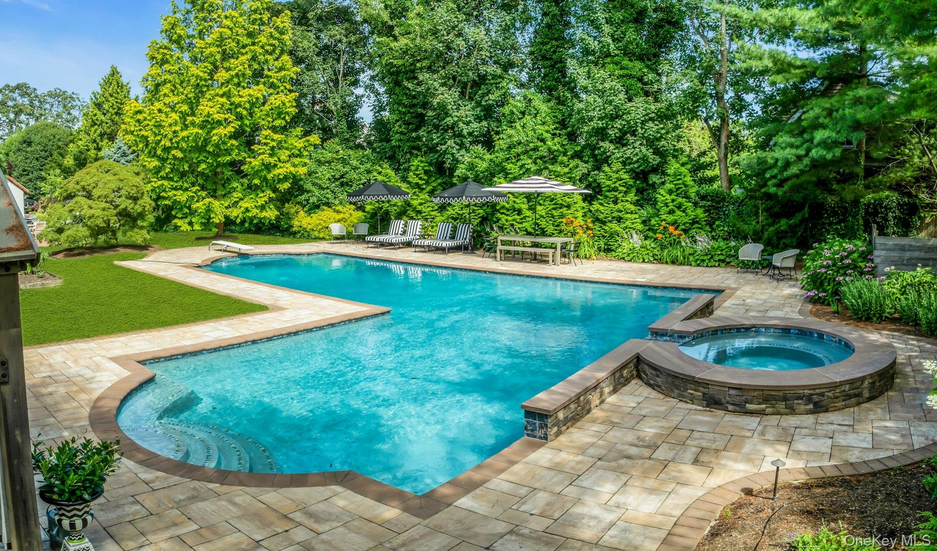 #19 photo, 259 Lakeview Avenue, Саффолк ‖ Brightwaters , NY 11718