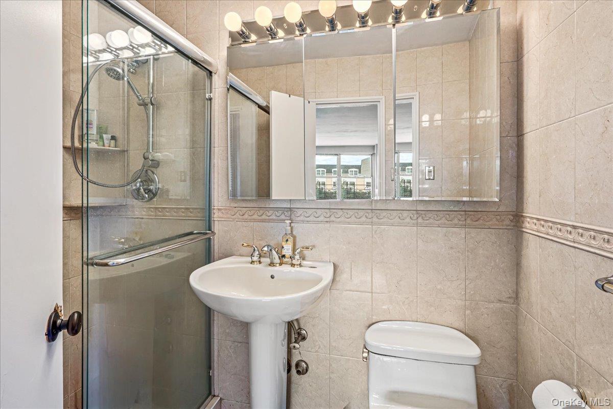 #15 photo, 17-85 215th Street, Куинс ‖ Bayside , NY 11360