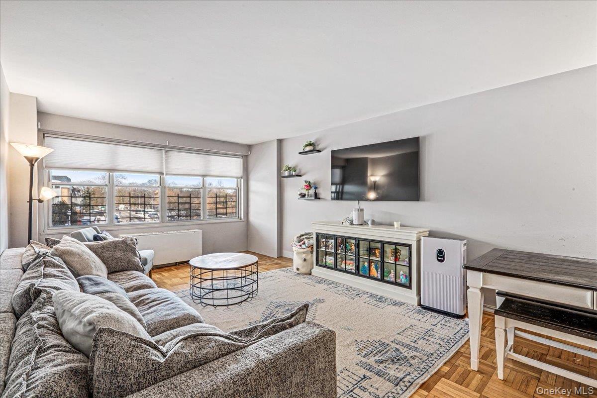 #2 photo, 17-85 215th Street, Куинс ‖ Bayside , NY 11360