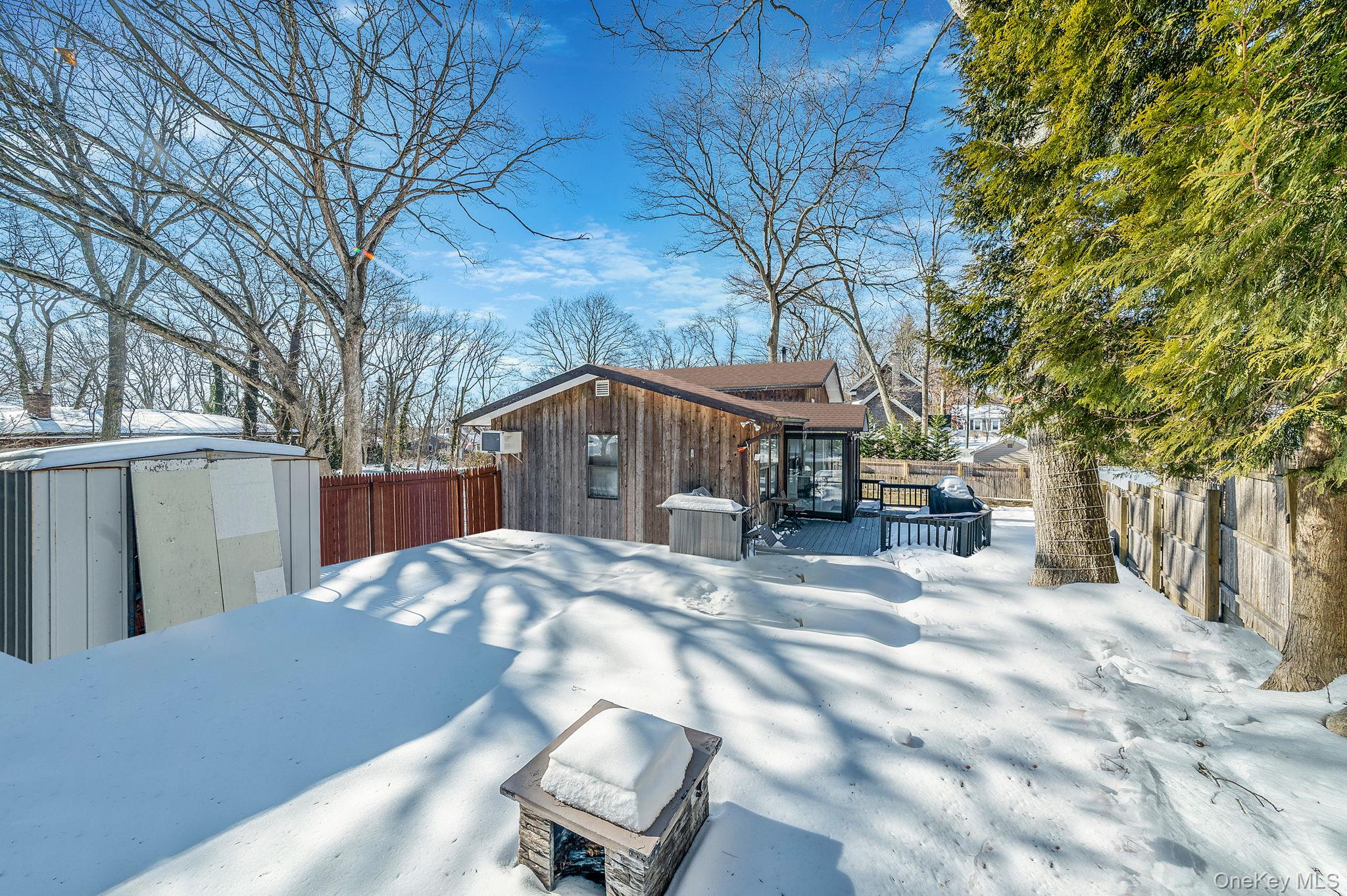 #11 photo, 74 Hempstead Drive, מחוז סאפוק Sound Beach , NY 11789