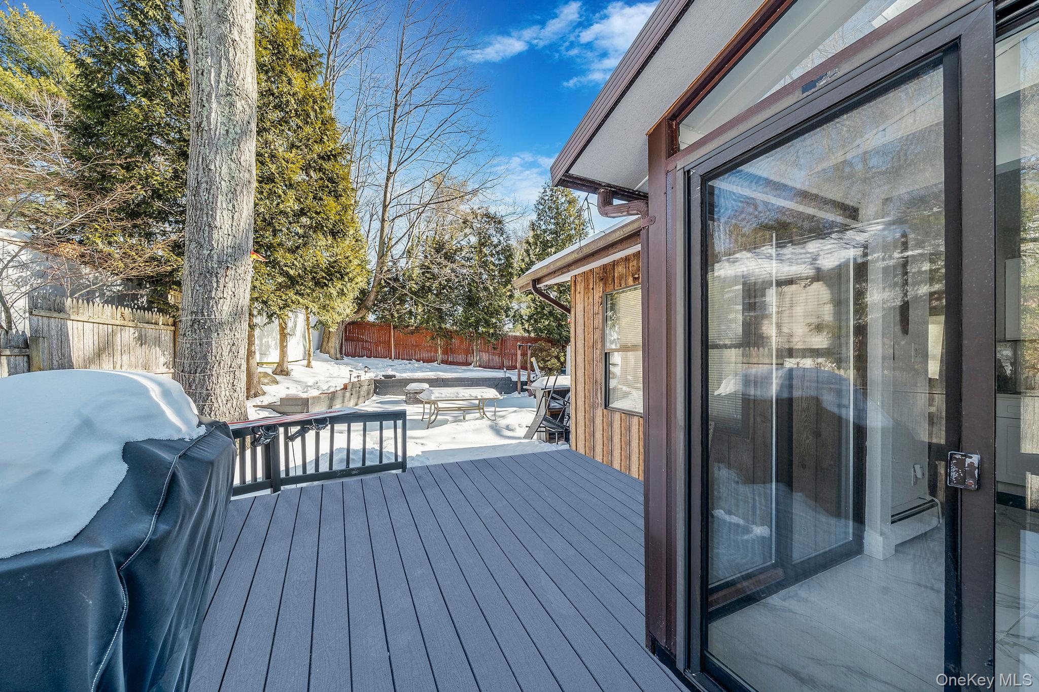 #14 photo, 74 Hempstead Drive, מחוז סאפוק Sound Beach , NY 11789