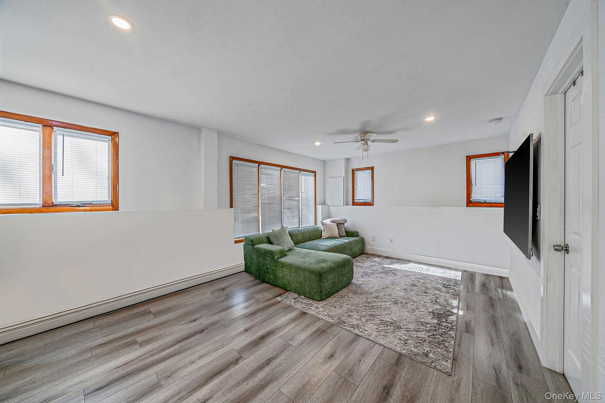 #18 photo, 74 Hempstead Drive, מחוז סאפוק Sound Beach , NY 11789