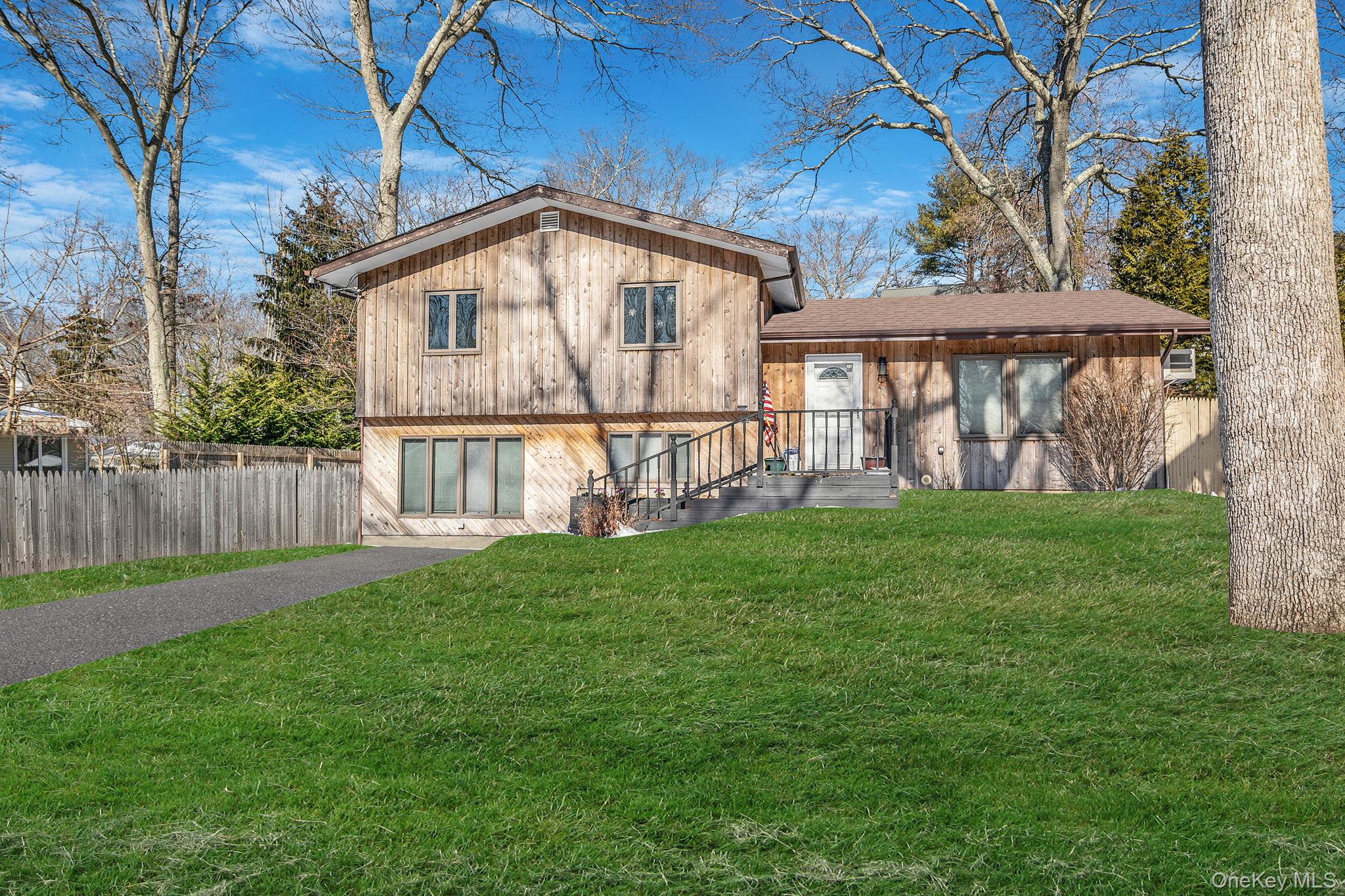 #2 photo, 74 Hempstead Drive, מחוז סאפוק Sound Beach , NY 11789