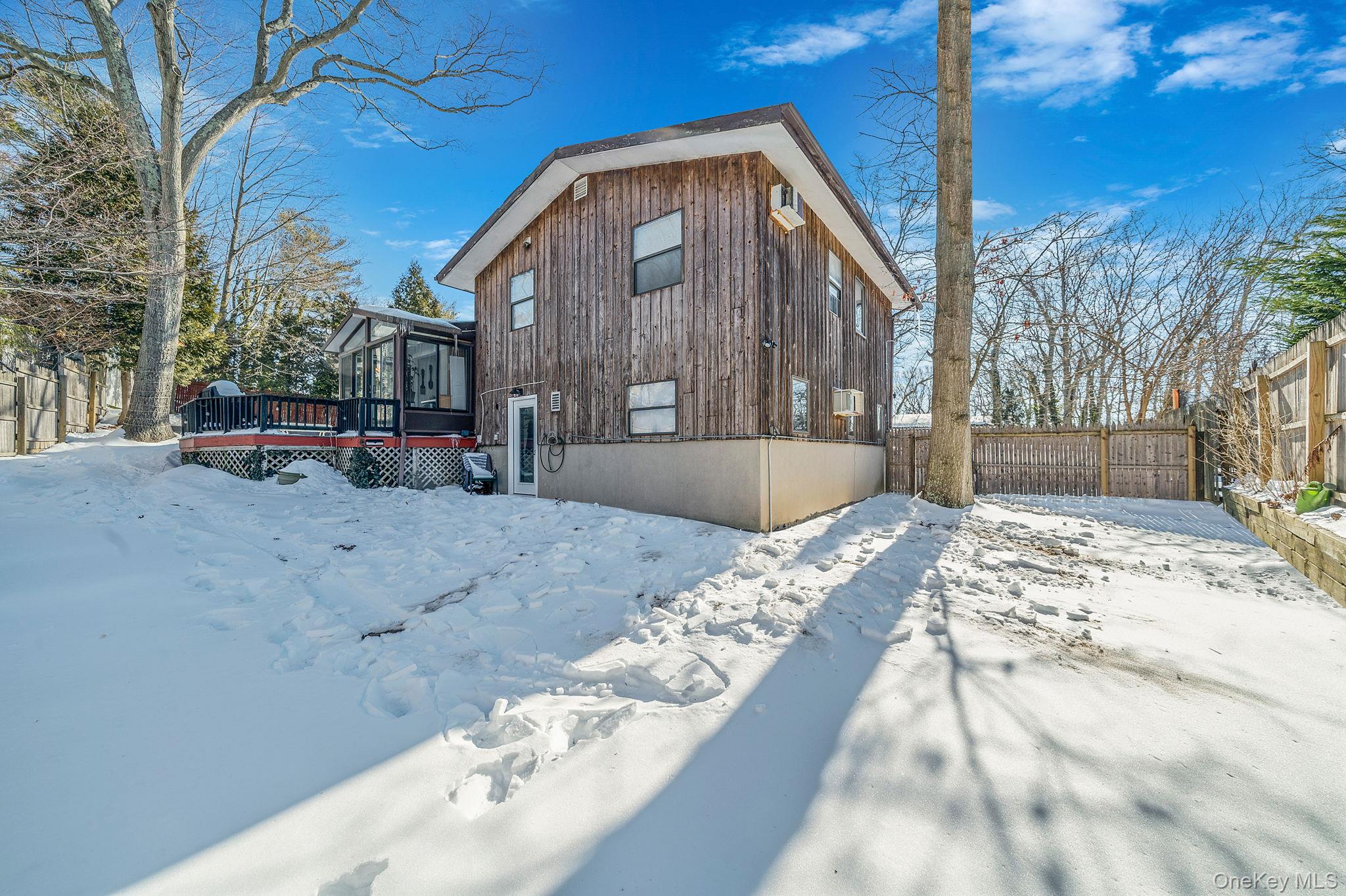 #5 photo, 74 Hempstead Drive, מחוז סאפוק Sound Beach , NY 11789