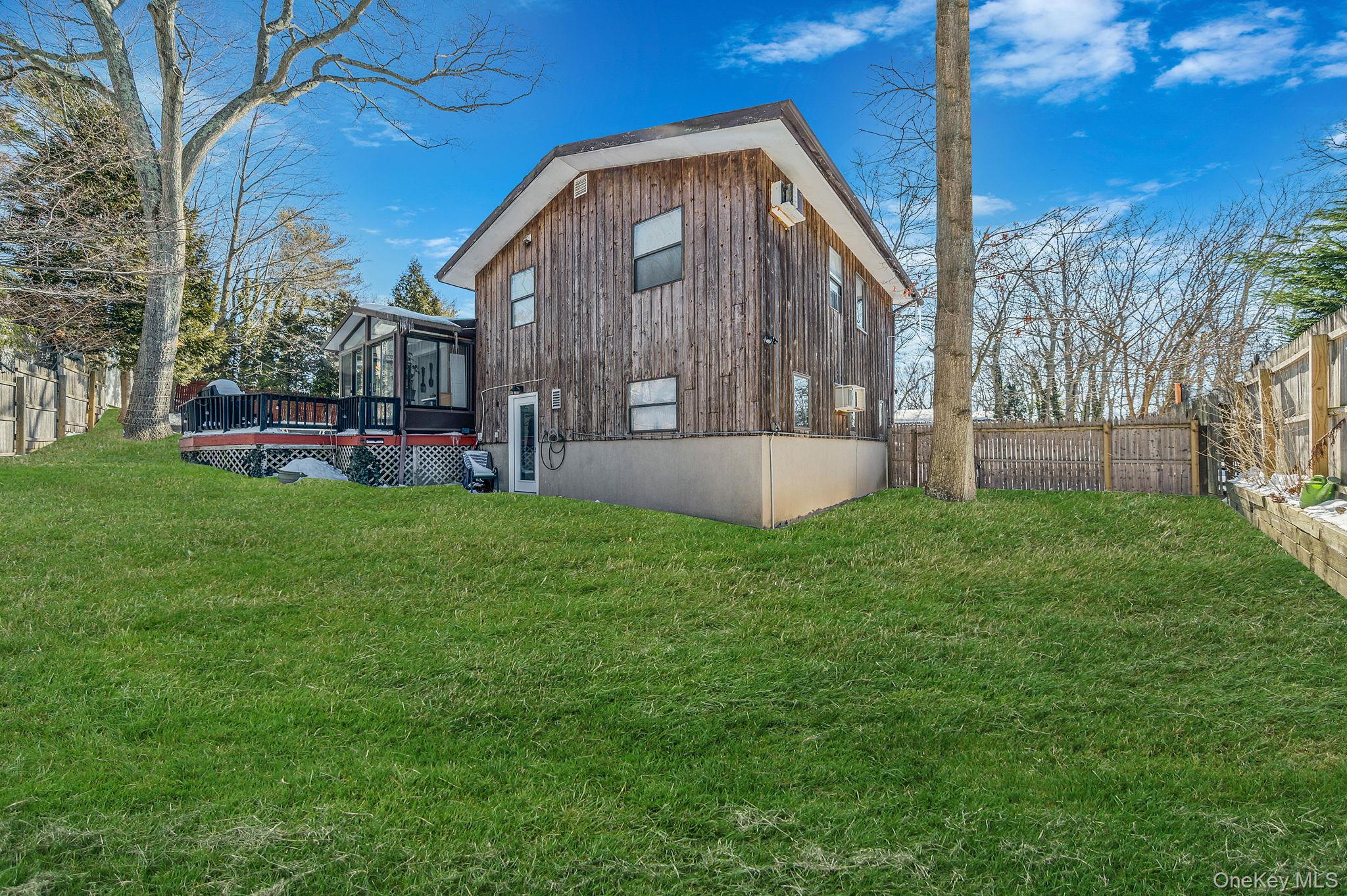 #6 photo, 74 Hempstead Drive, מחוז סאפוק Sound Beach , NY 11789