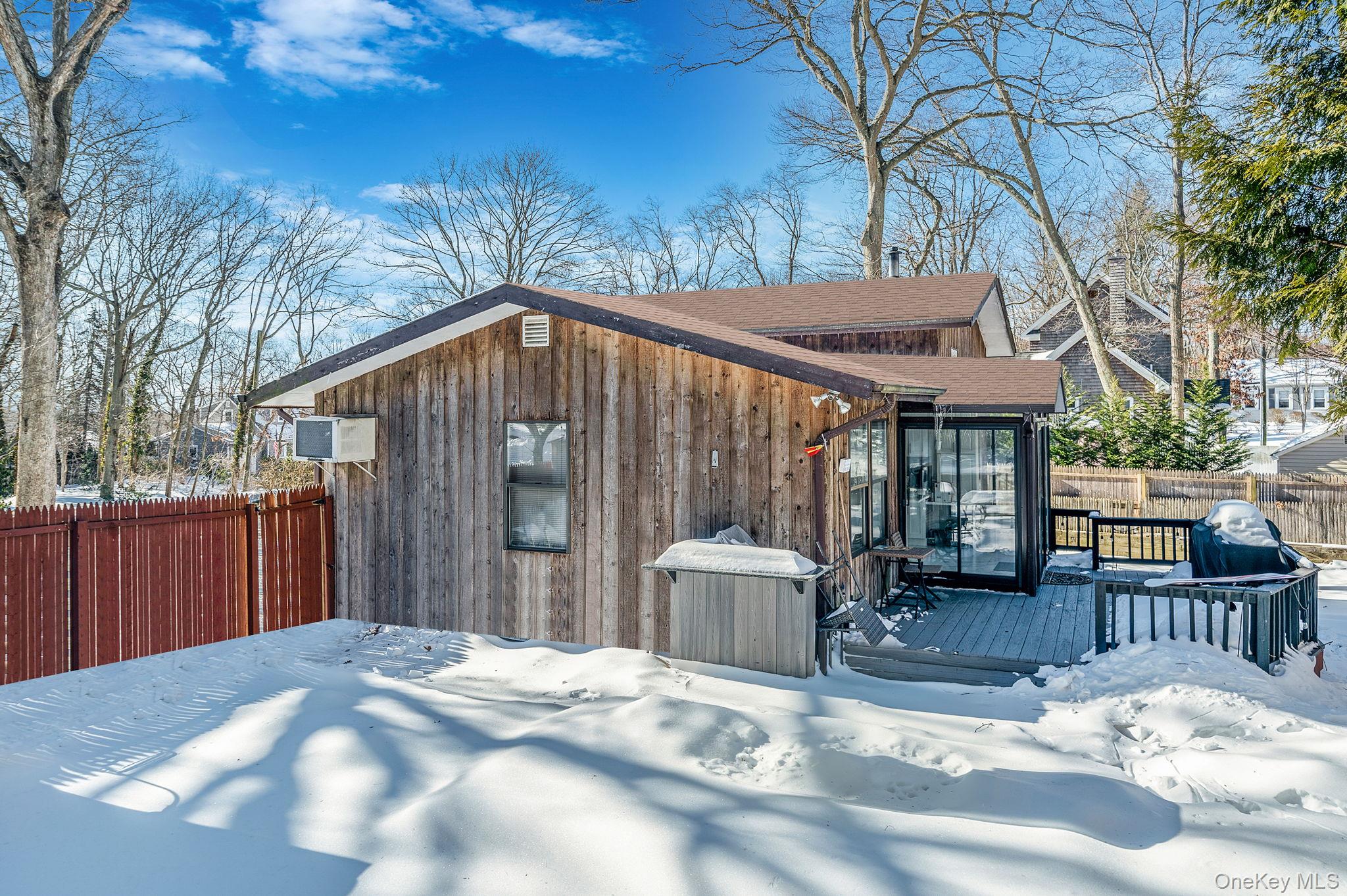 #9 photo, 74 Hempstead Drive, מחוז סאפוק Sound Beach , NY 11789