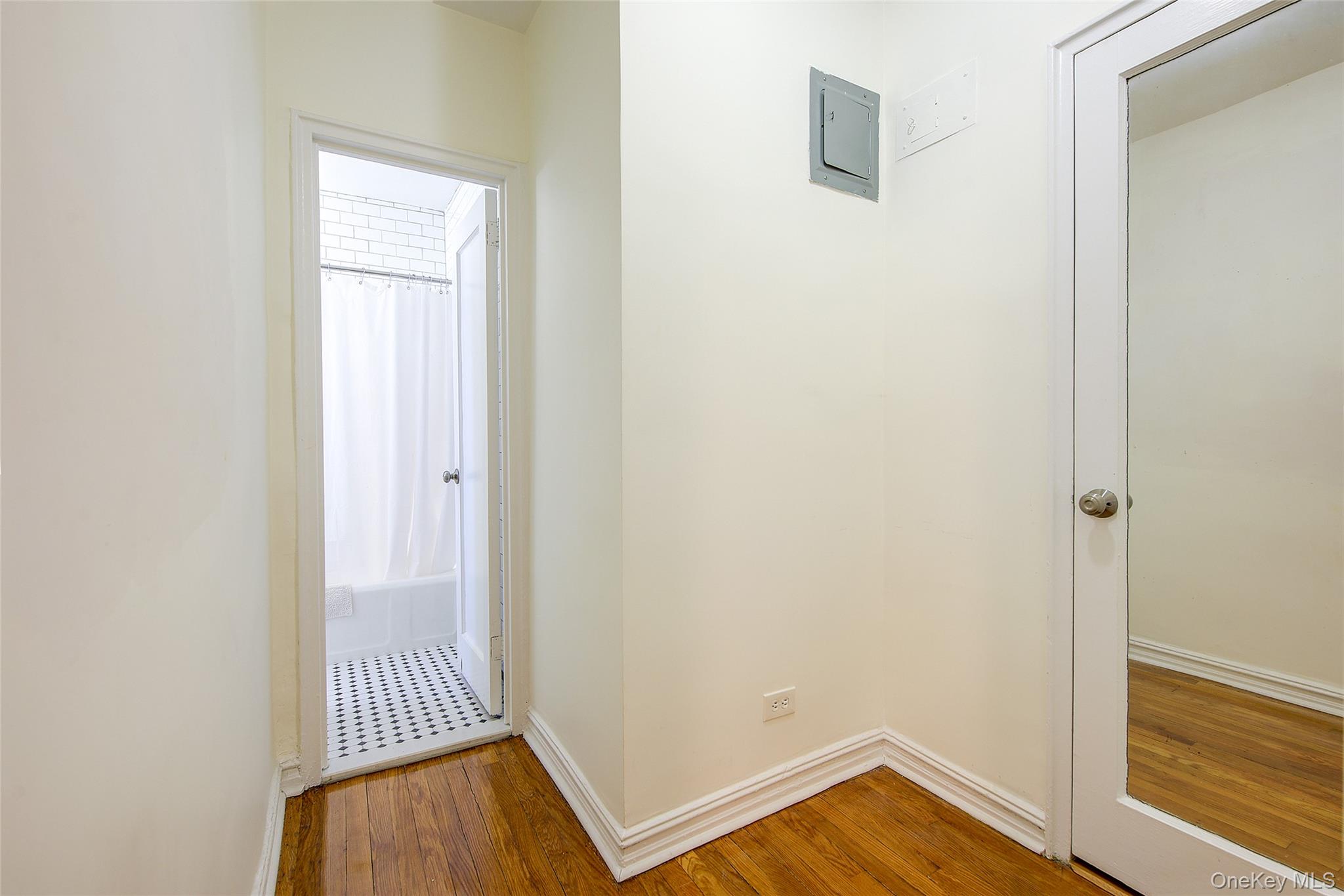 #19 photo, 77-35 113th Street, Forest Hills , NY 11375