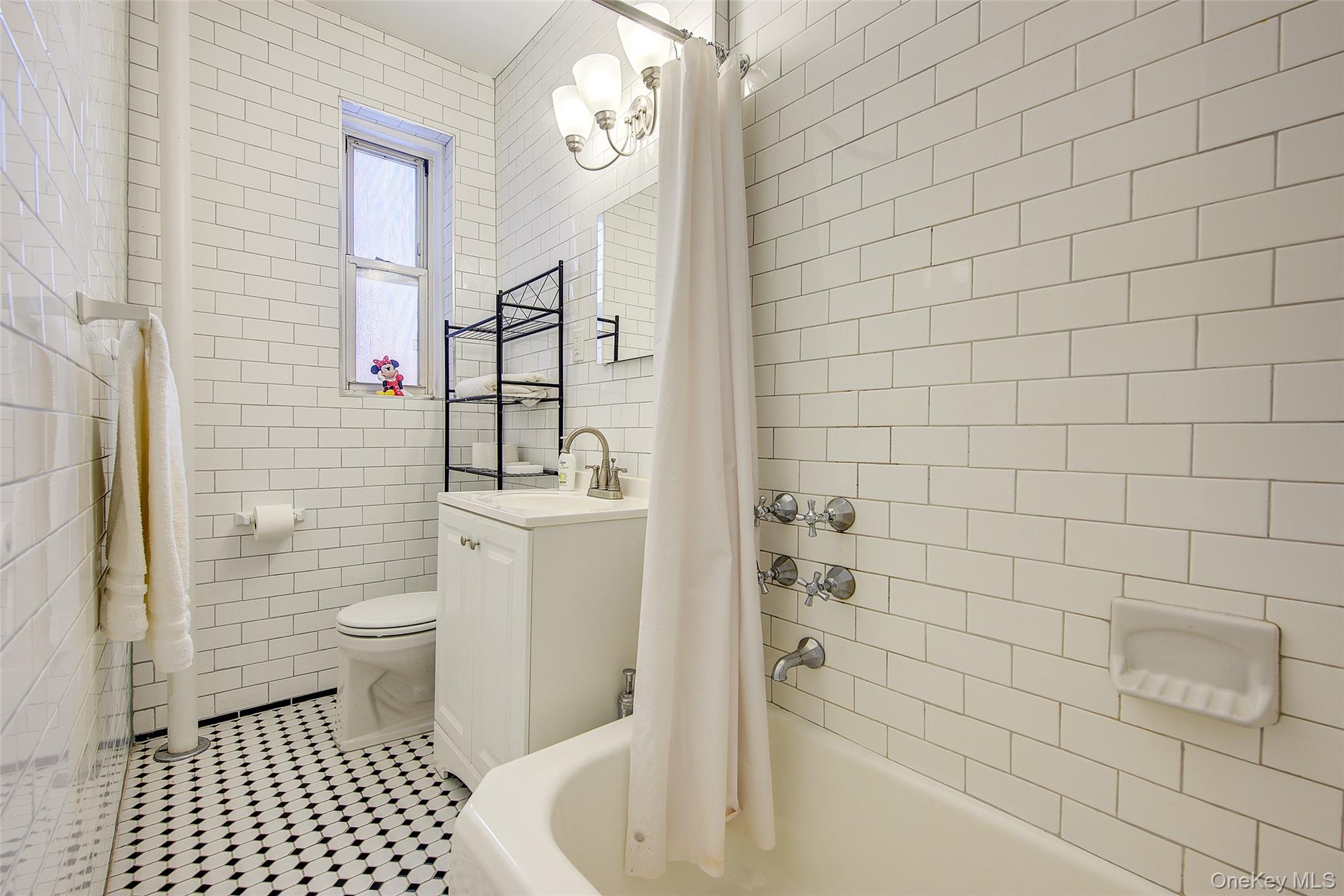 #20 photo, 77-35 113th Street, Forest Hills , NY 11375