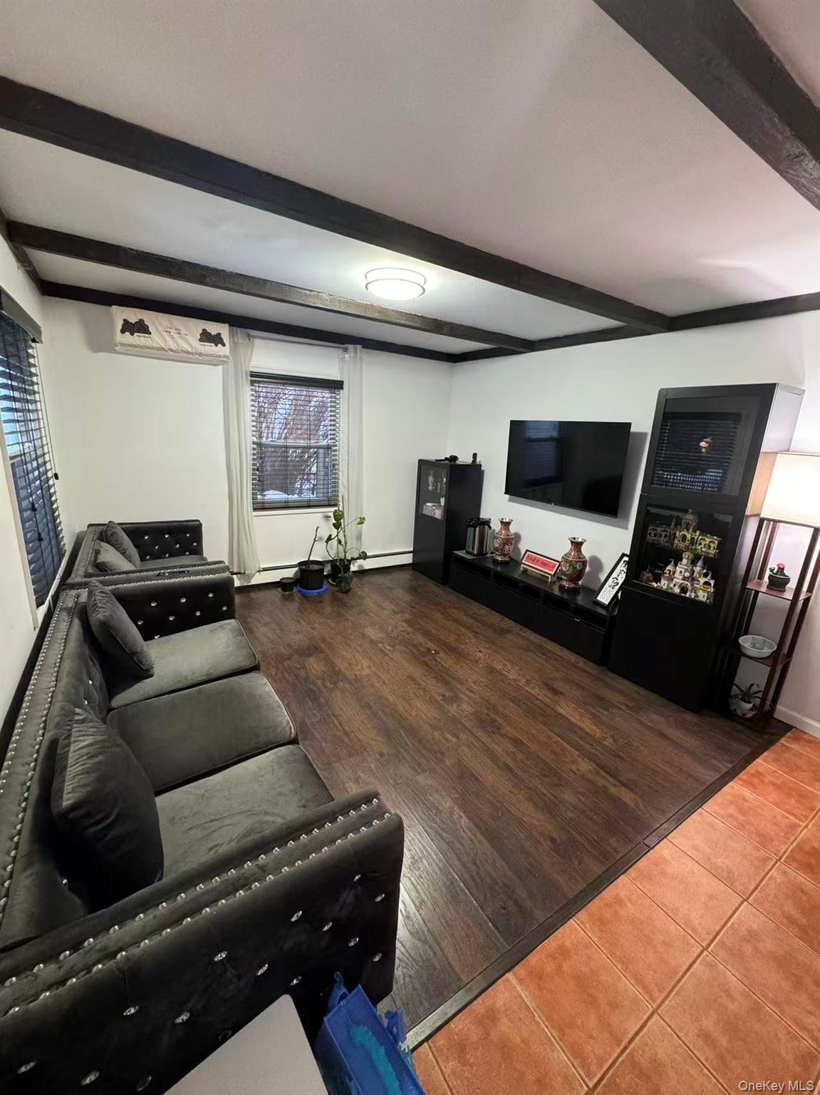 #1 photo, 17 Cove Lane, Нассау ‖ Levittown , NY 11756